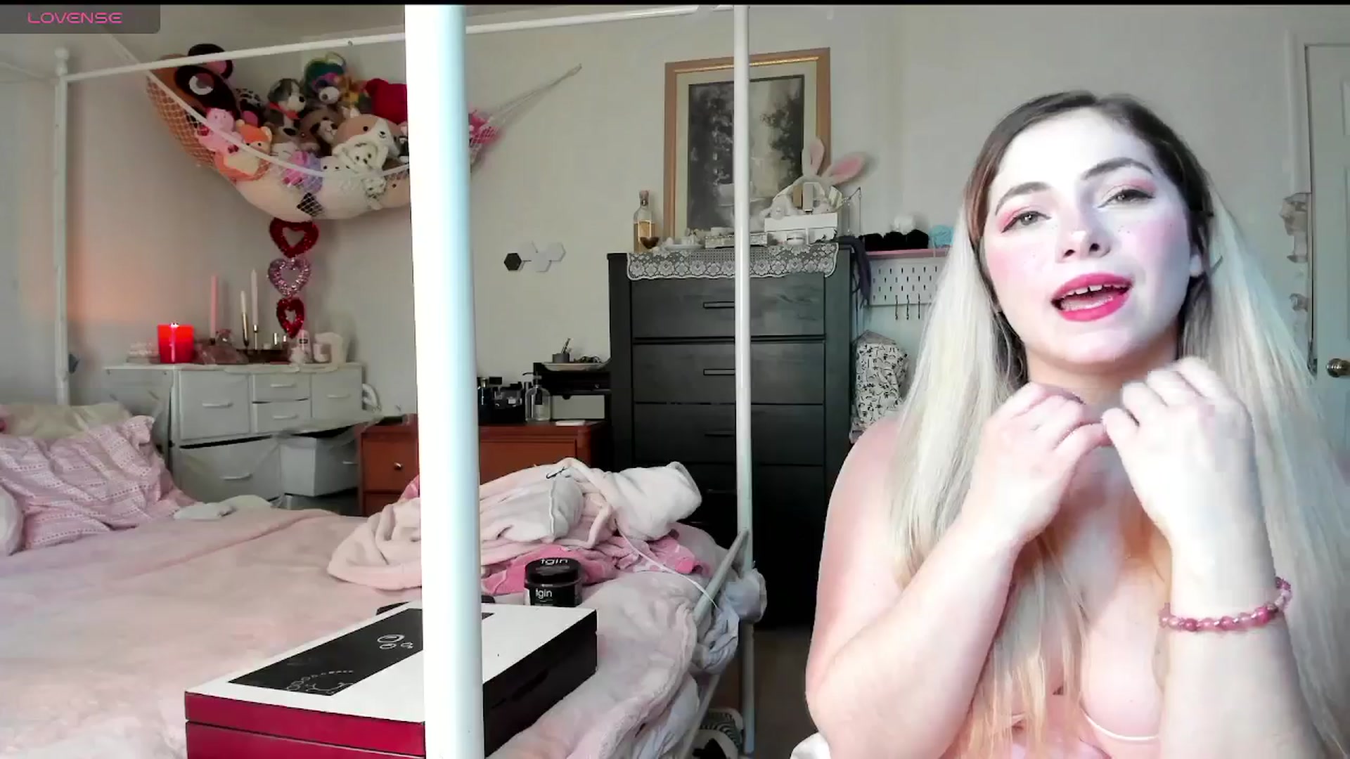Gallery image thumbnail from lolypopbubble's myfreecams stream on, 02/21/2025, 21:11 image 12 of 20