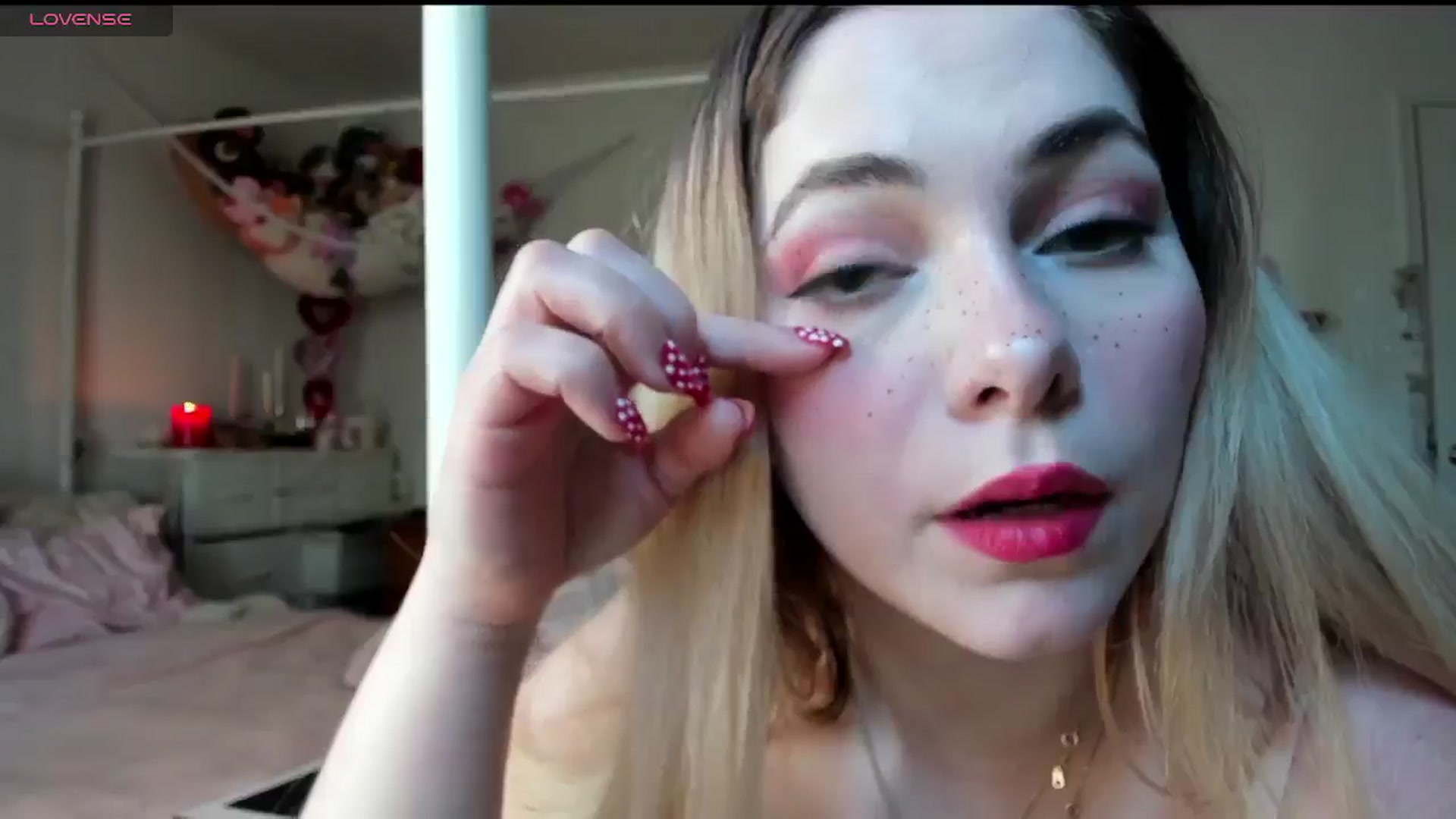 Gallery image thumbnail from lolypopbubble's myfreecams stream on, 02/21/2025, 21:11 image 16 of 20