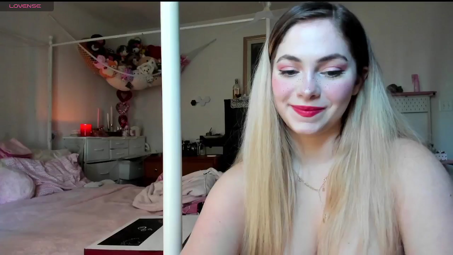 Gallery image thumbnail from lolypopbubble's myfreecams stream on, 02/21/2025, 21:11 image 4 of 20