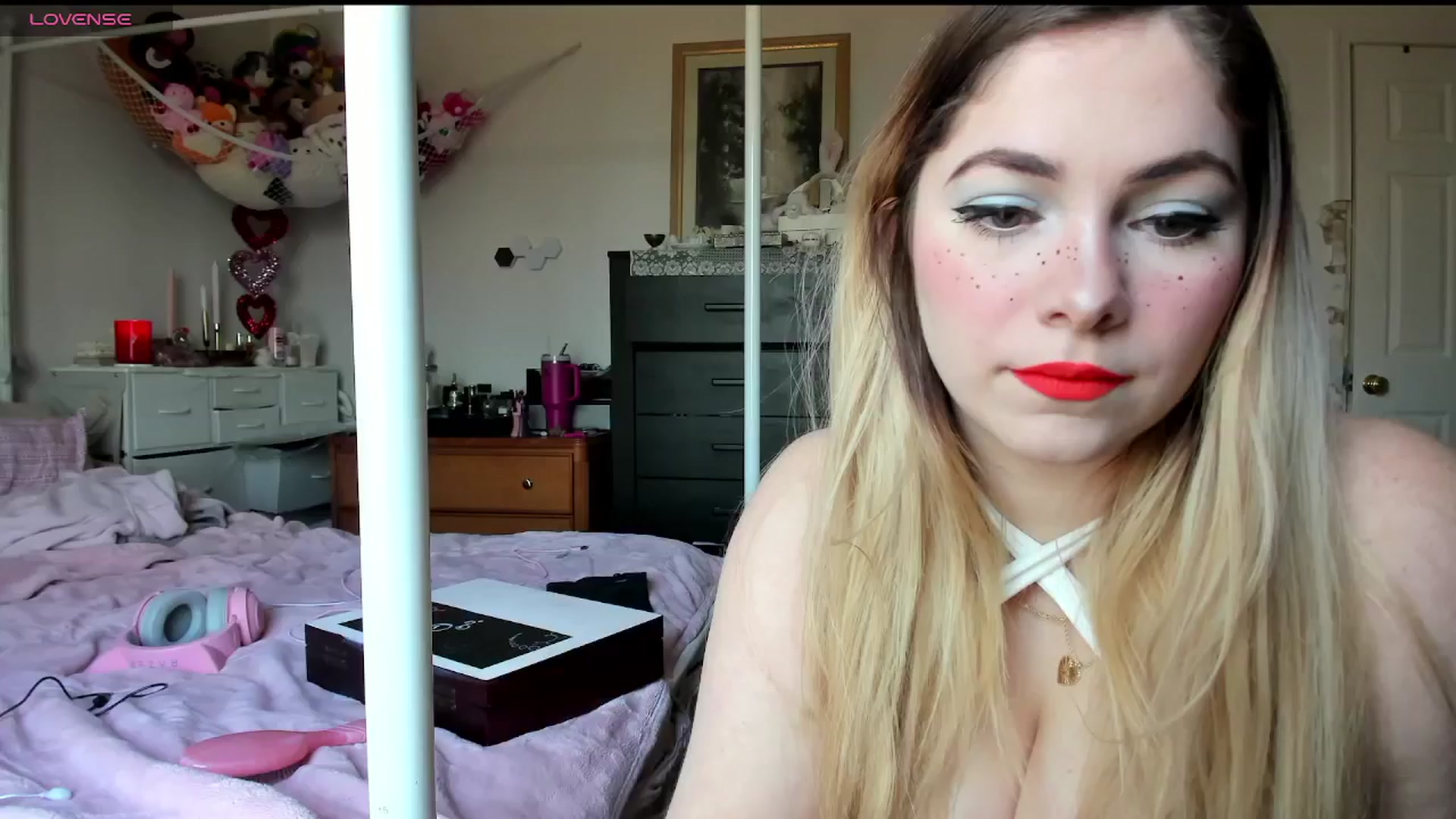 Gallery image thumbnail from lolypopbubble's myfreecams stream on, 02/24/2025, 19:16 image 16 of 20
