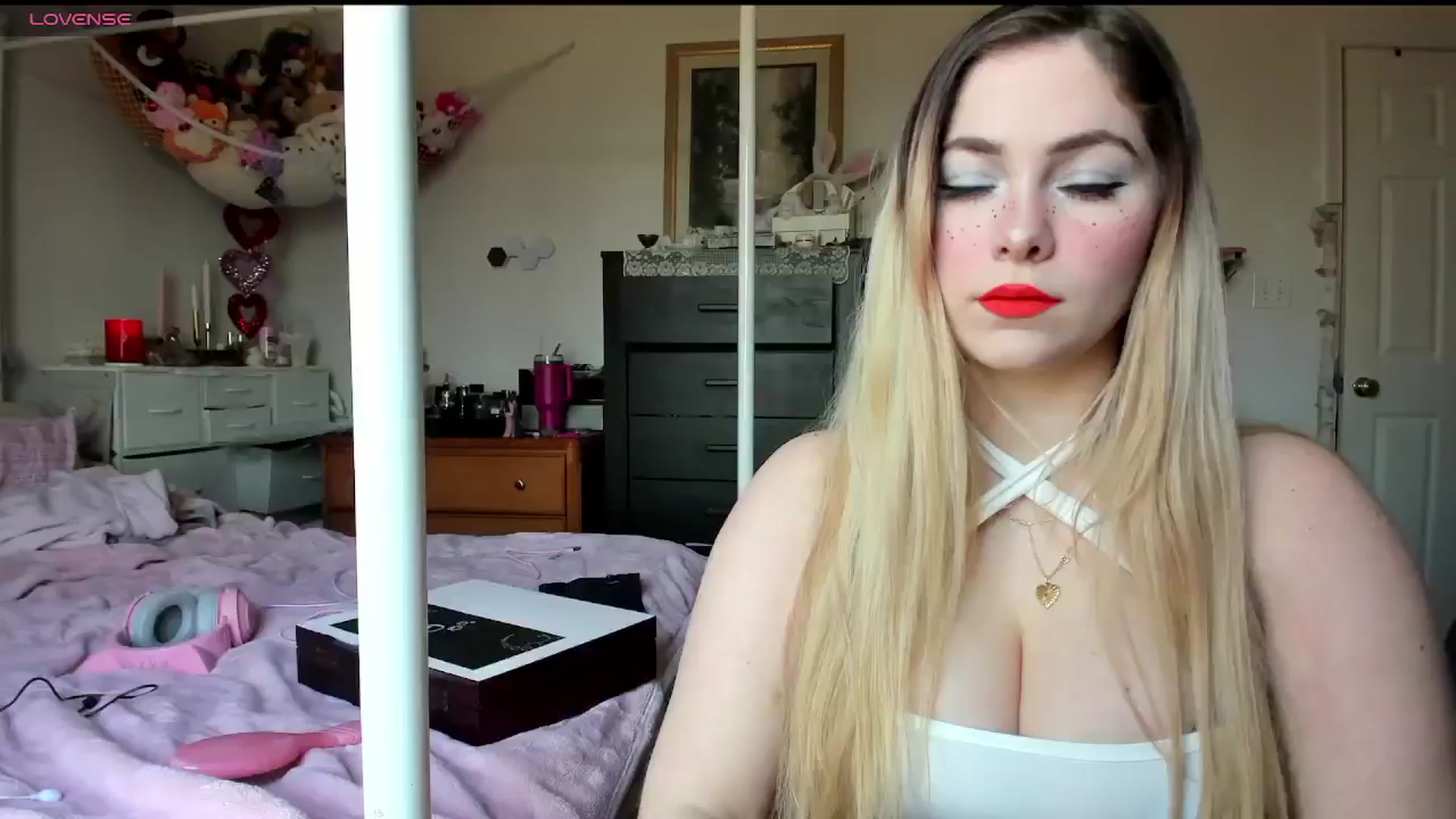 Gallery image thumbnail from lolypopbubble's myfreecams stream on, 02/24/2025, 19:16 image 6 of 20