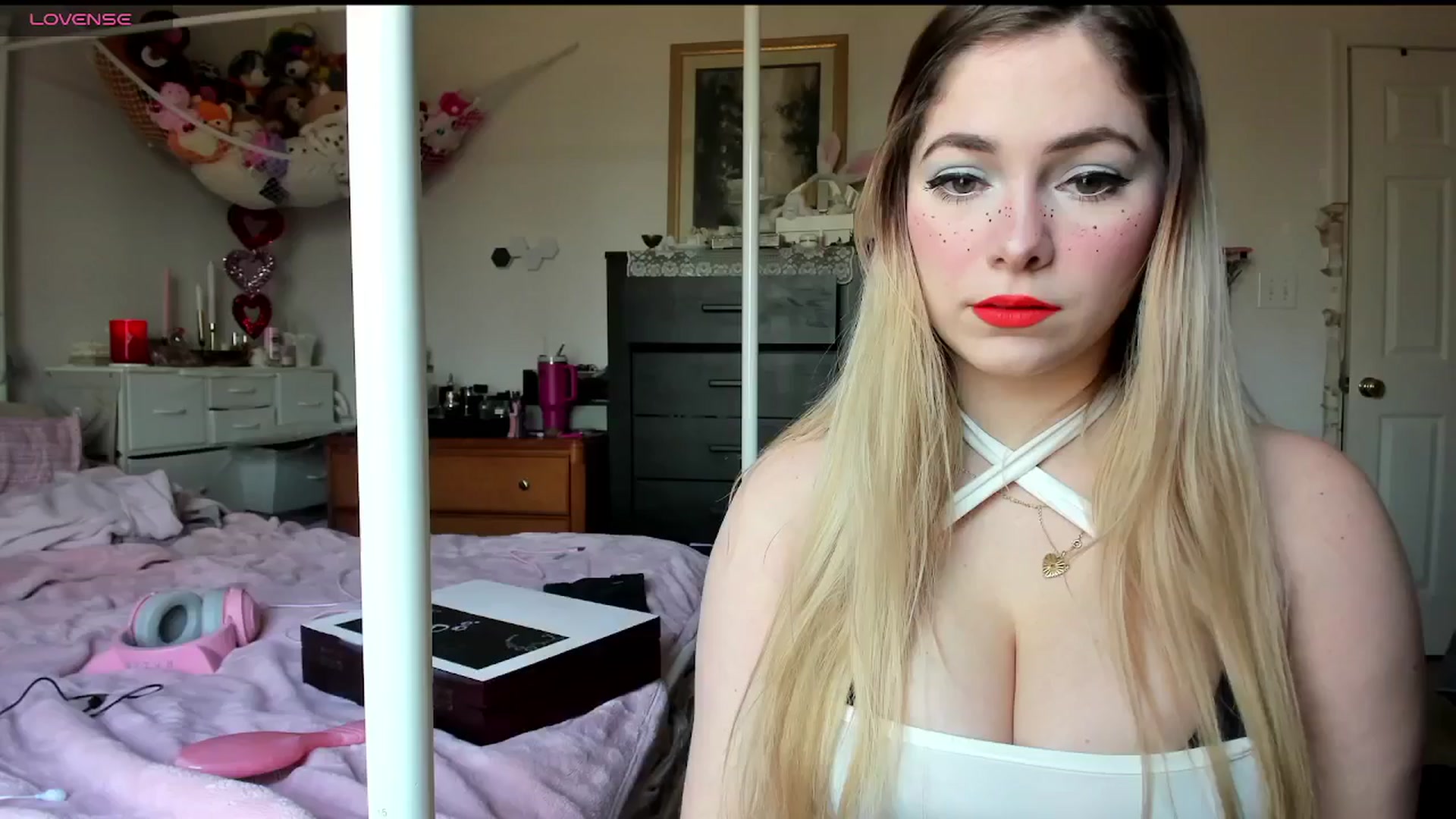 Gallery image thumbnail from lolypopbubble's myfreecams stream on, 02/24/2025, 19:16 image 8 of 20