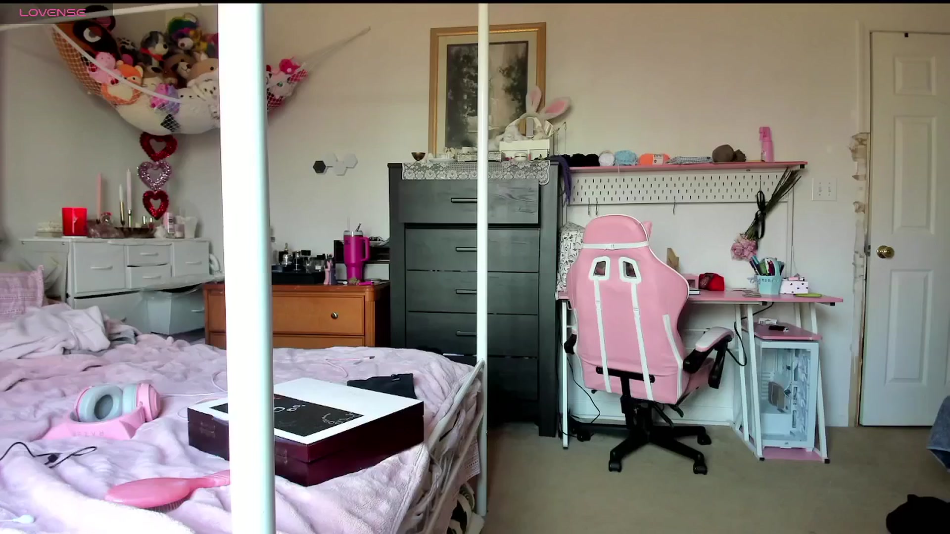 Gallery image thumbnail from lolypopbubble's myfreecams stream on, 02/24/2025, 19:16 image 5 of 20