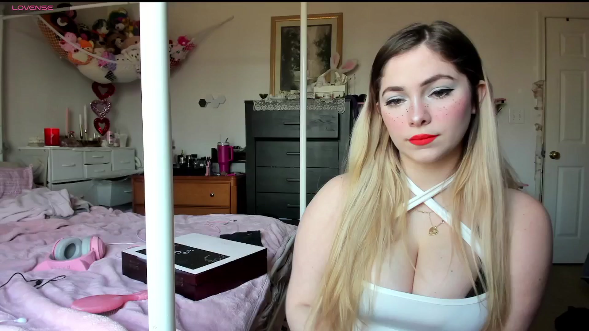 Gallery image thumbnail from lolypopbubble's myfreecams stream on, 02/24/2025, 19:16 image 13 of 20