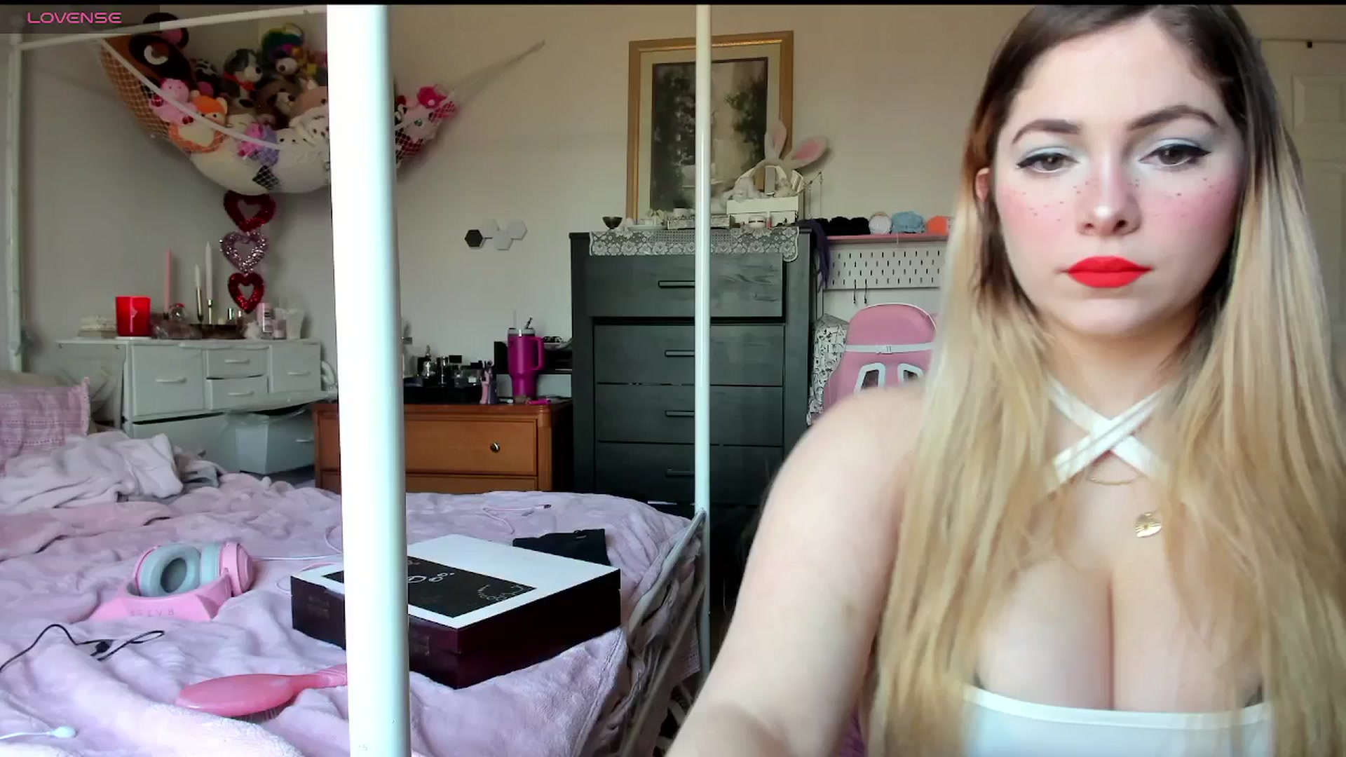 Gallery image thumbnail from lolypopbubble's myfreecams stream on, 02/24/2025, 19:16 image 18 of 20