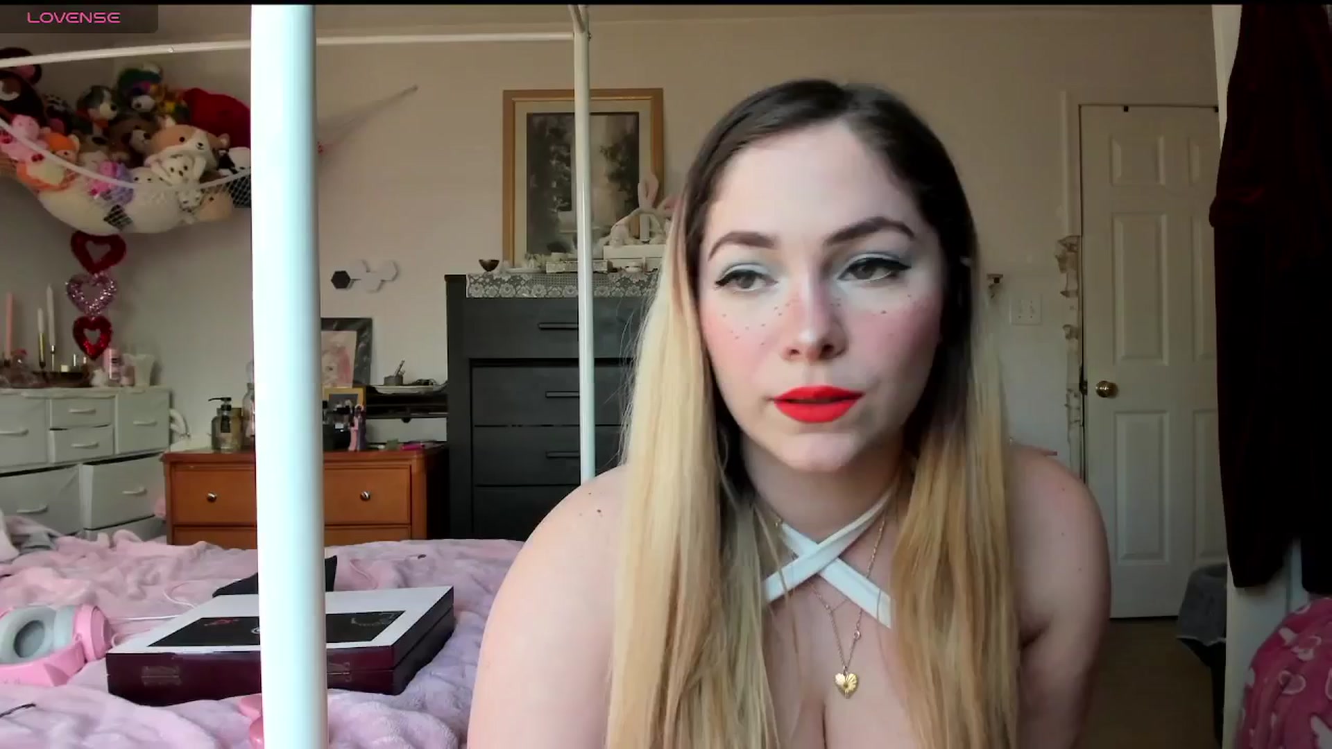 Gallery image thumbnail from lolypopbubble's myfreecams stream on, 02/24/2025, 21:55 image 13 of 20