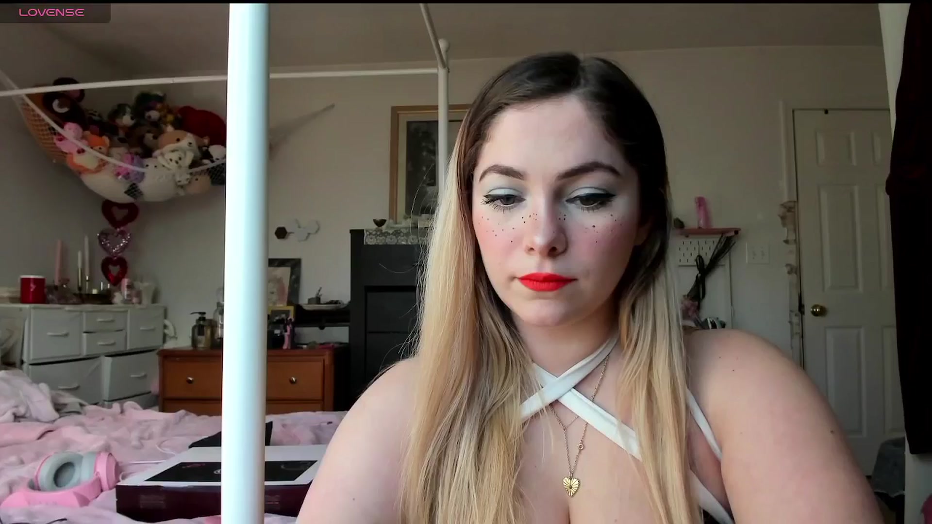 Gallery image thumbnail from lolypopbubble's myfreecams stream on, 02/24/2025, 21:55 image 11 of 20