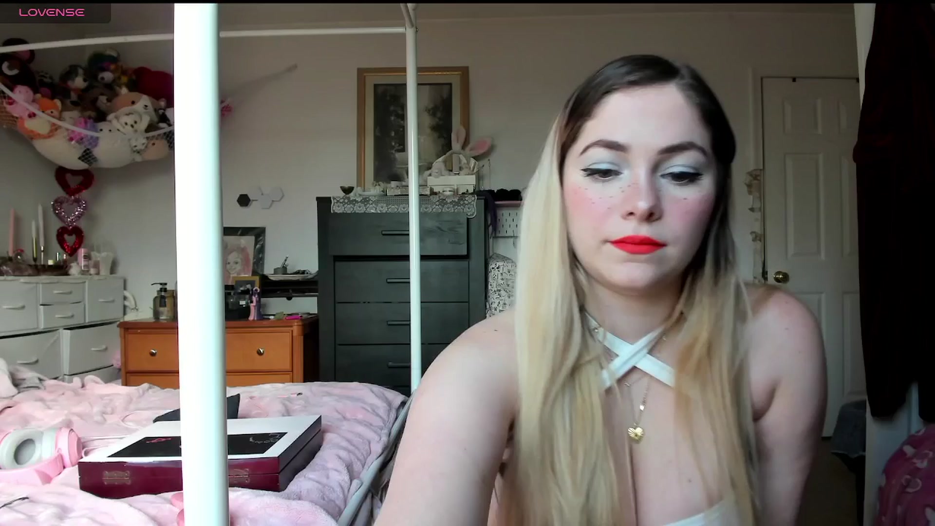 Gallery image thumbnail from lolypopbubble's myfreecams stream on, 02/24/2025, 21:55 image 15 of 20