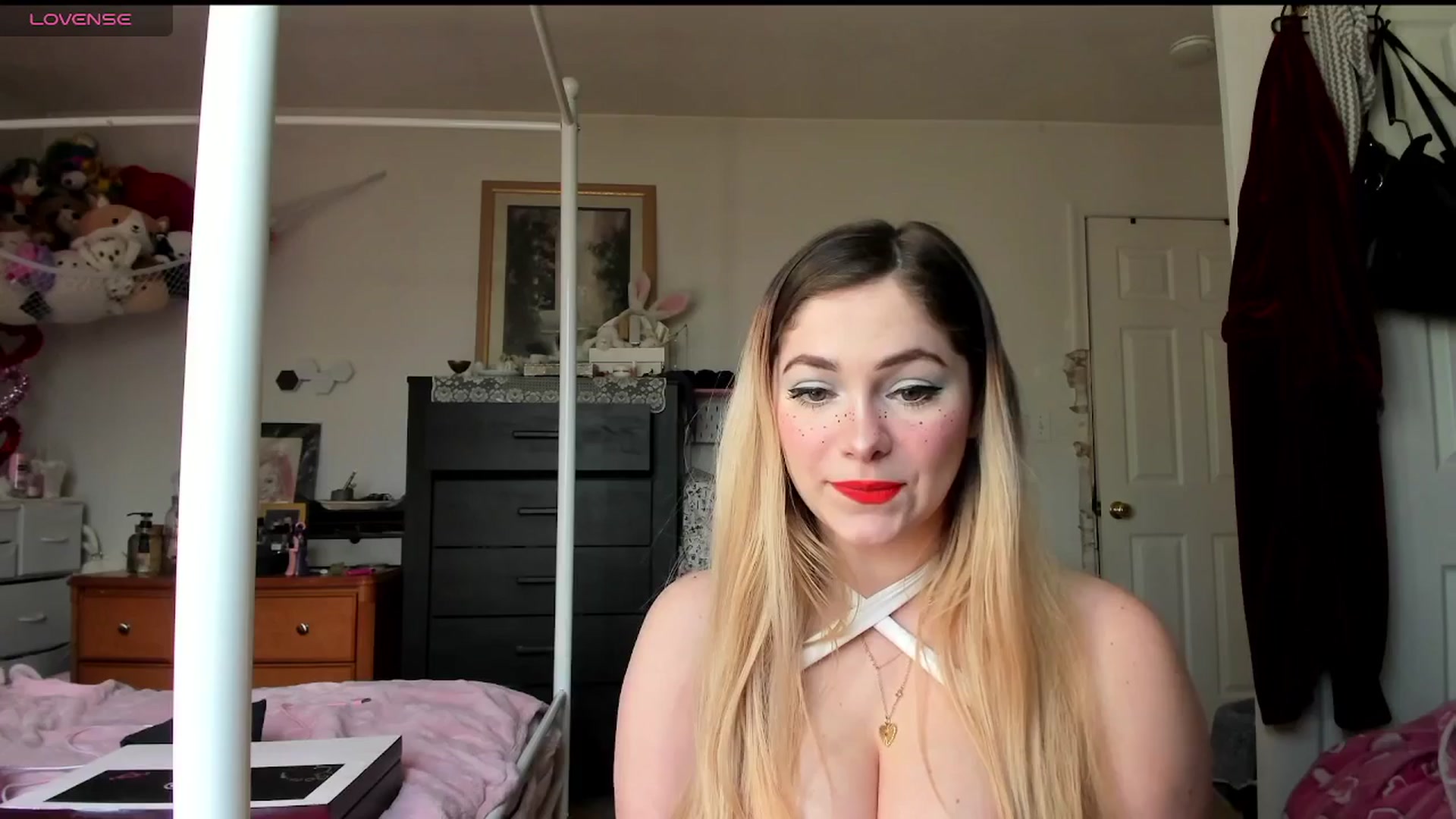 Gallery image thumbnail from lolypopbubble's myfreecams stream on, 02/24/2025, 21:55 image 4 of 20