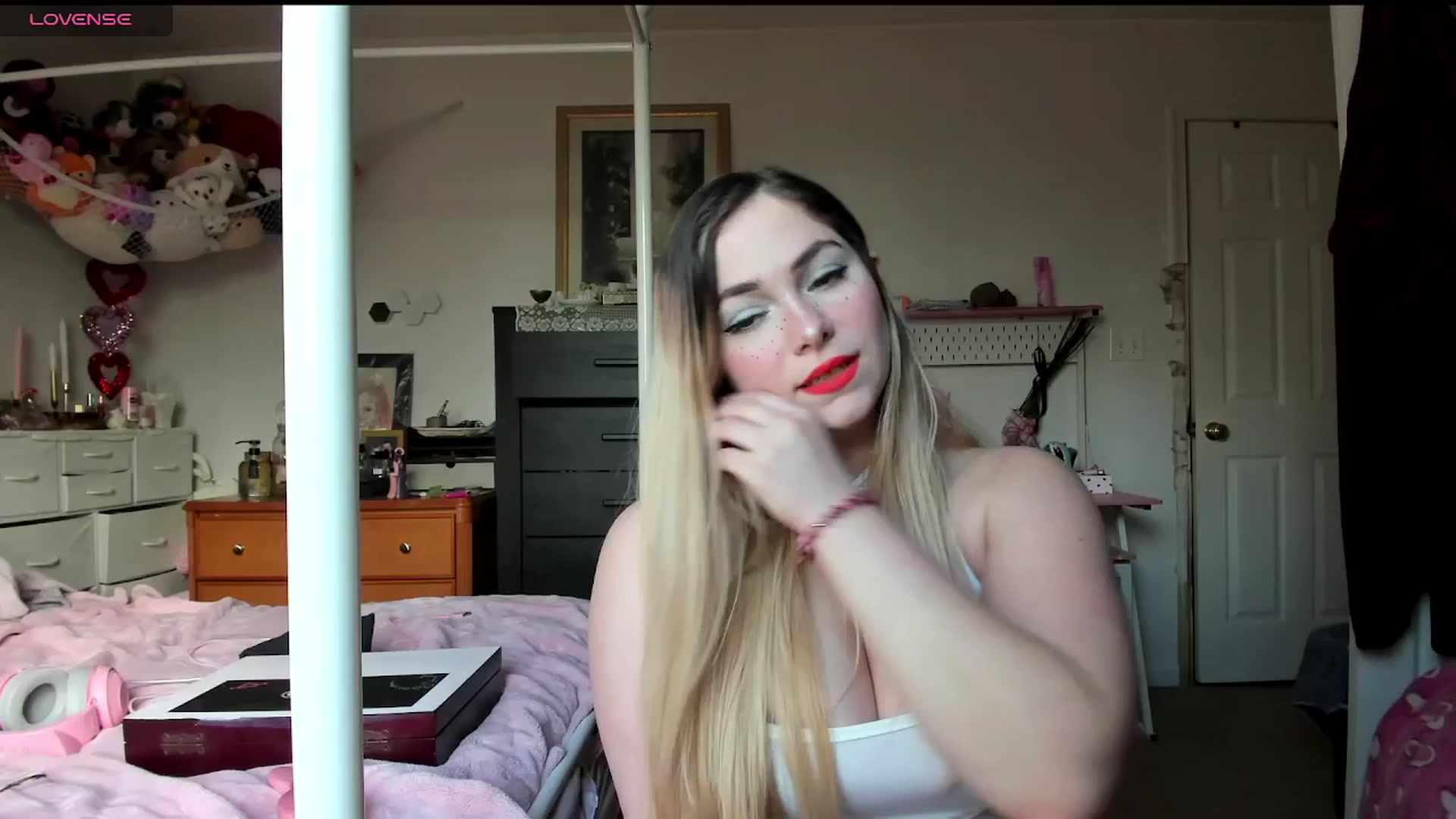 Gallery image thumbnail from lolypopbubble's myfreecams stream on, 02/24/2025, 21:55 image 14 of 20