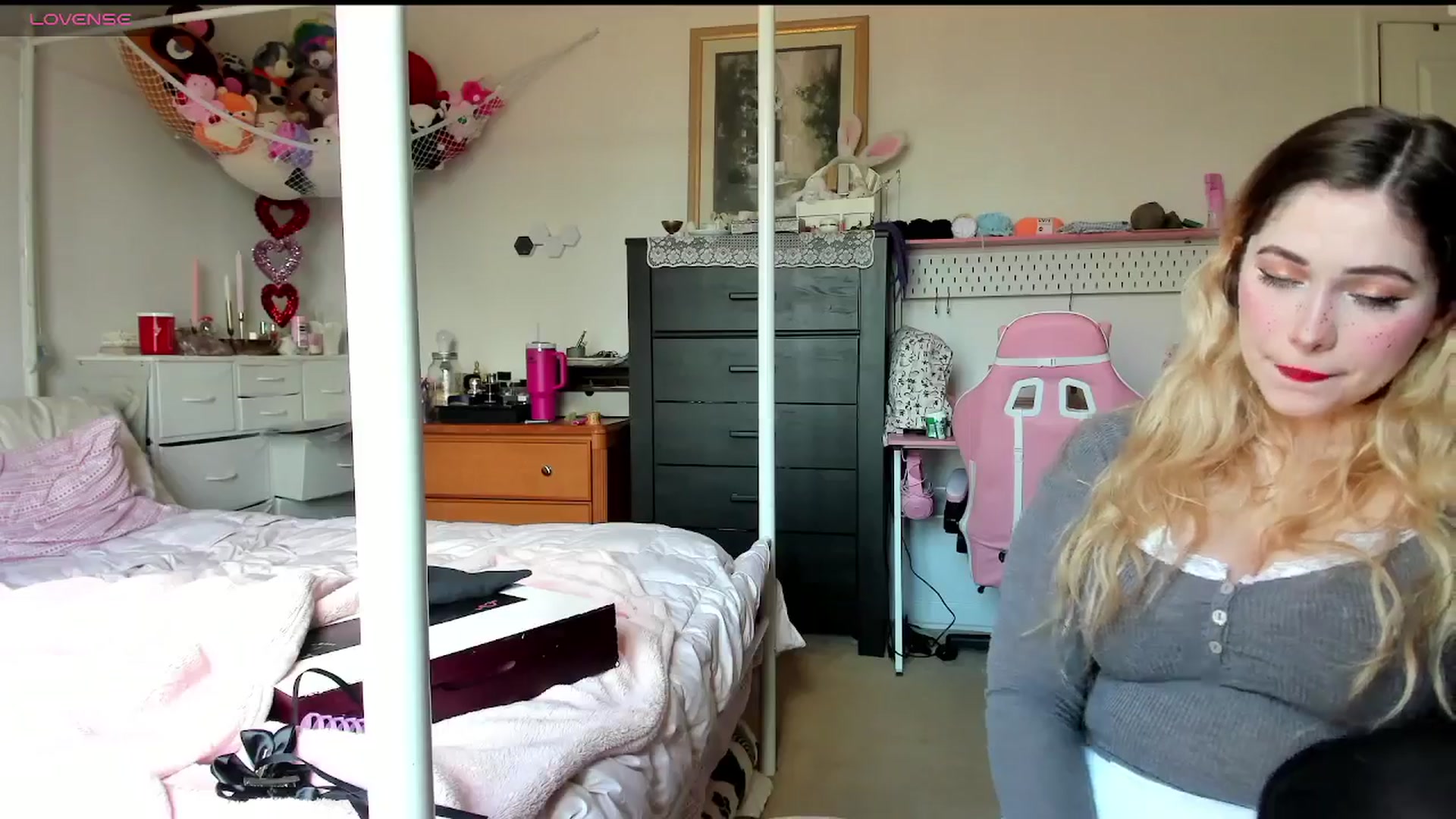 Gallery image thumbnail from lolypopbubble's myfreecams stream on, 02/25/2025, 19:51 image 11 of 20