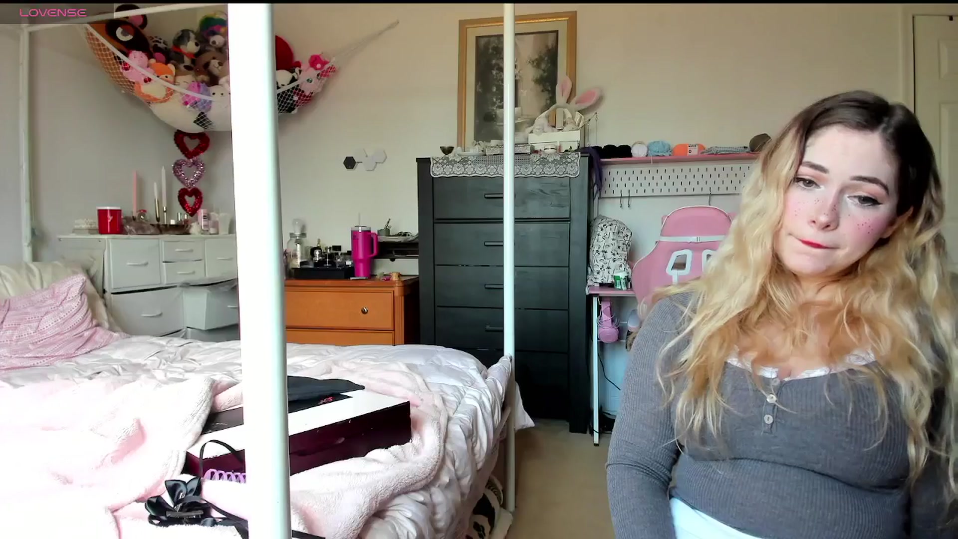 Gallery image thumbnail from lolypopbubble's myfreecams stream on, 02/25/2025, 19:51 image 13 of 20