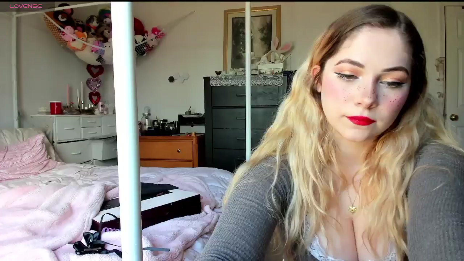 Gallery image thumbnail from lolypopbubble's myfreecams stream on, 02/25/2025, 19:51 image 19 of 20