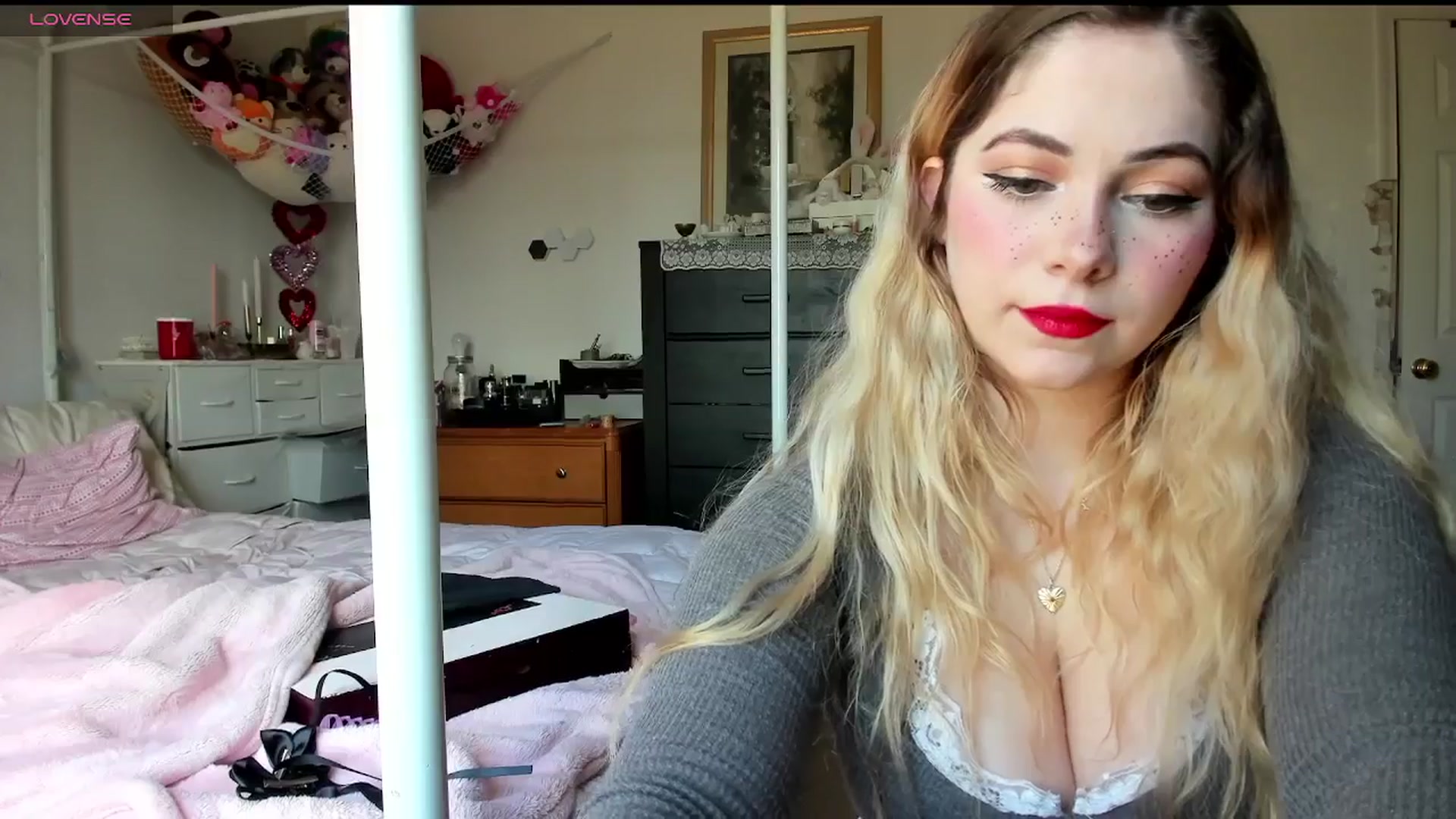 Gallery image thumbnail from lolypopbubble's myfreecams stream on, 02/25/2025, 19:51 image 20 of 20