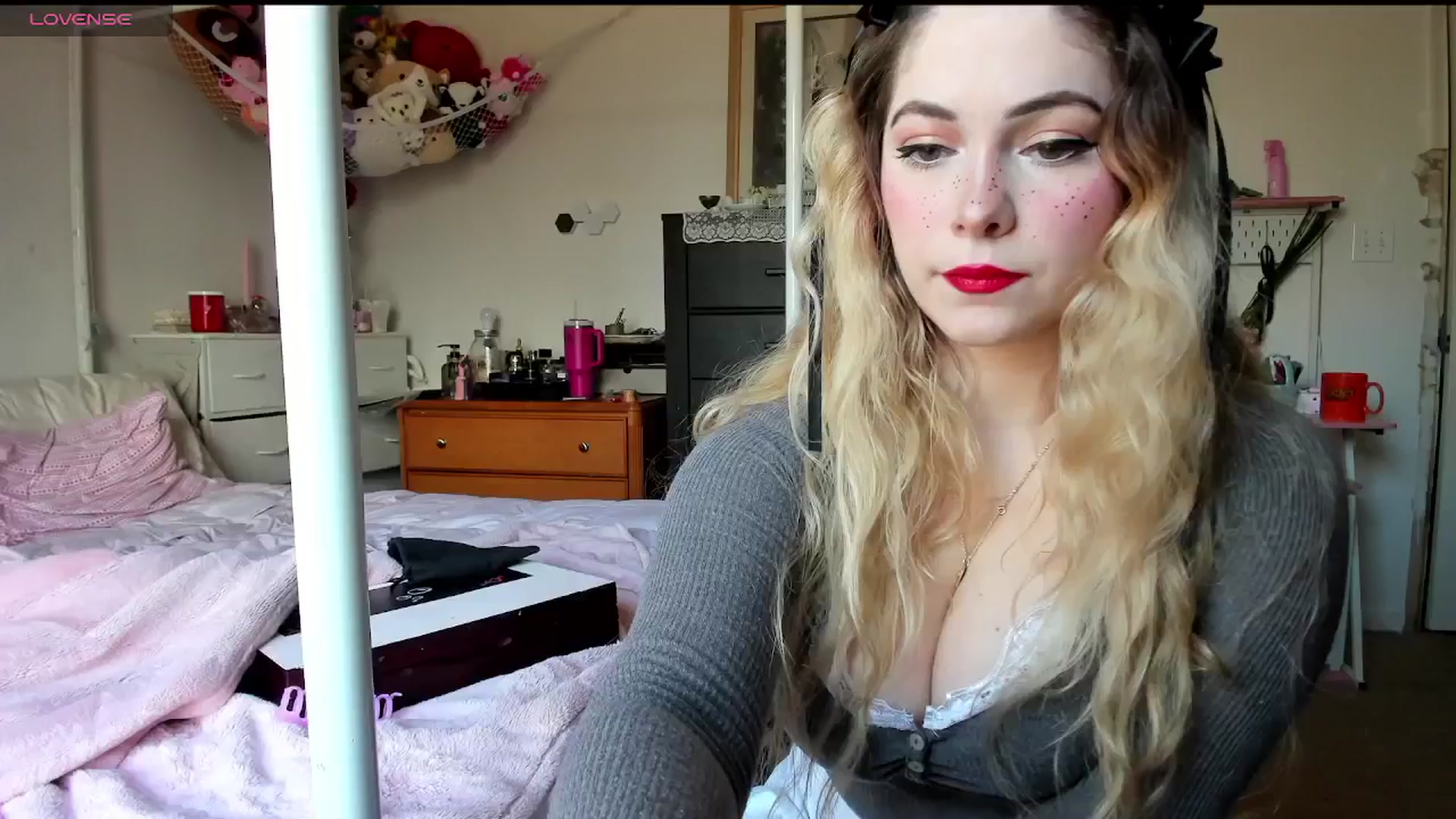 Gallery image thumbnail from lolypopbubble's myfreecams stream on, 02/25/2025, 19:51 image 1 of 20