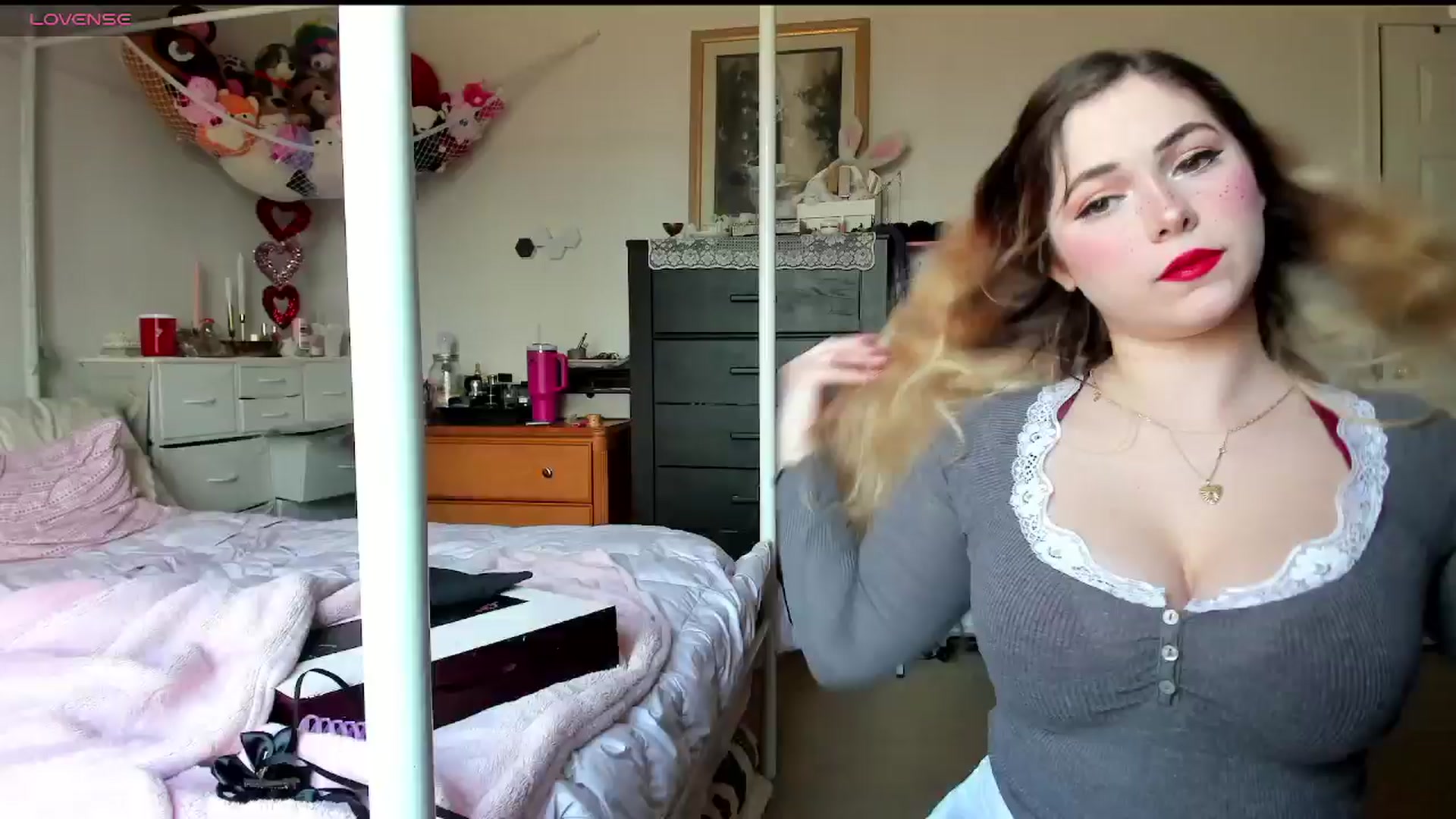 Gallery image thumbnail from lolypopbubble's myfreecams stream on, 02/25/2025, 19:51 image 7 of 20