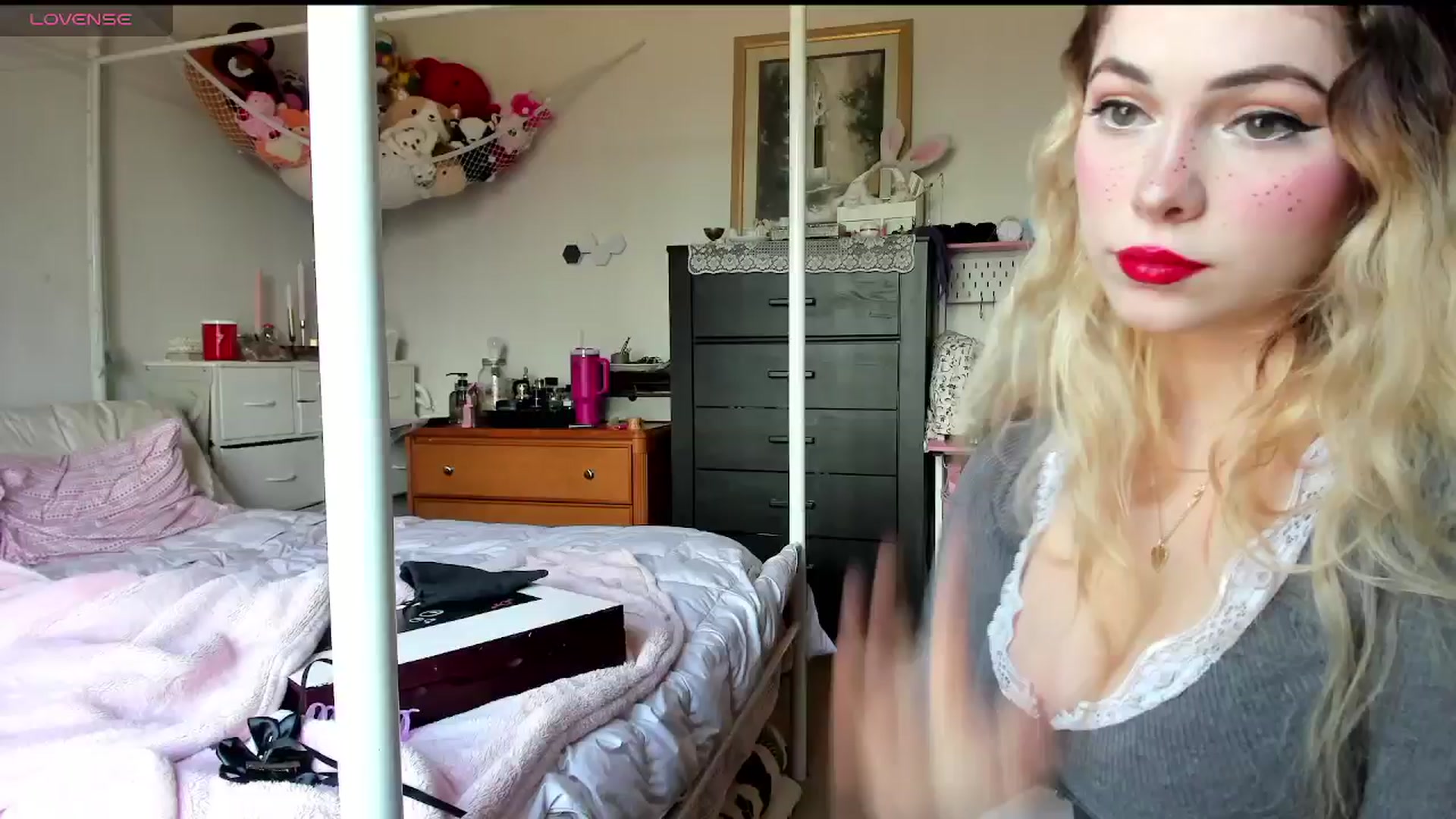 Gallery image thumbnail from lolypopbubble's myfreecams stream on, 02/25/2025, 19:51 image 5 of 20