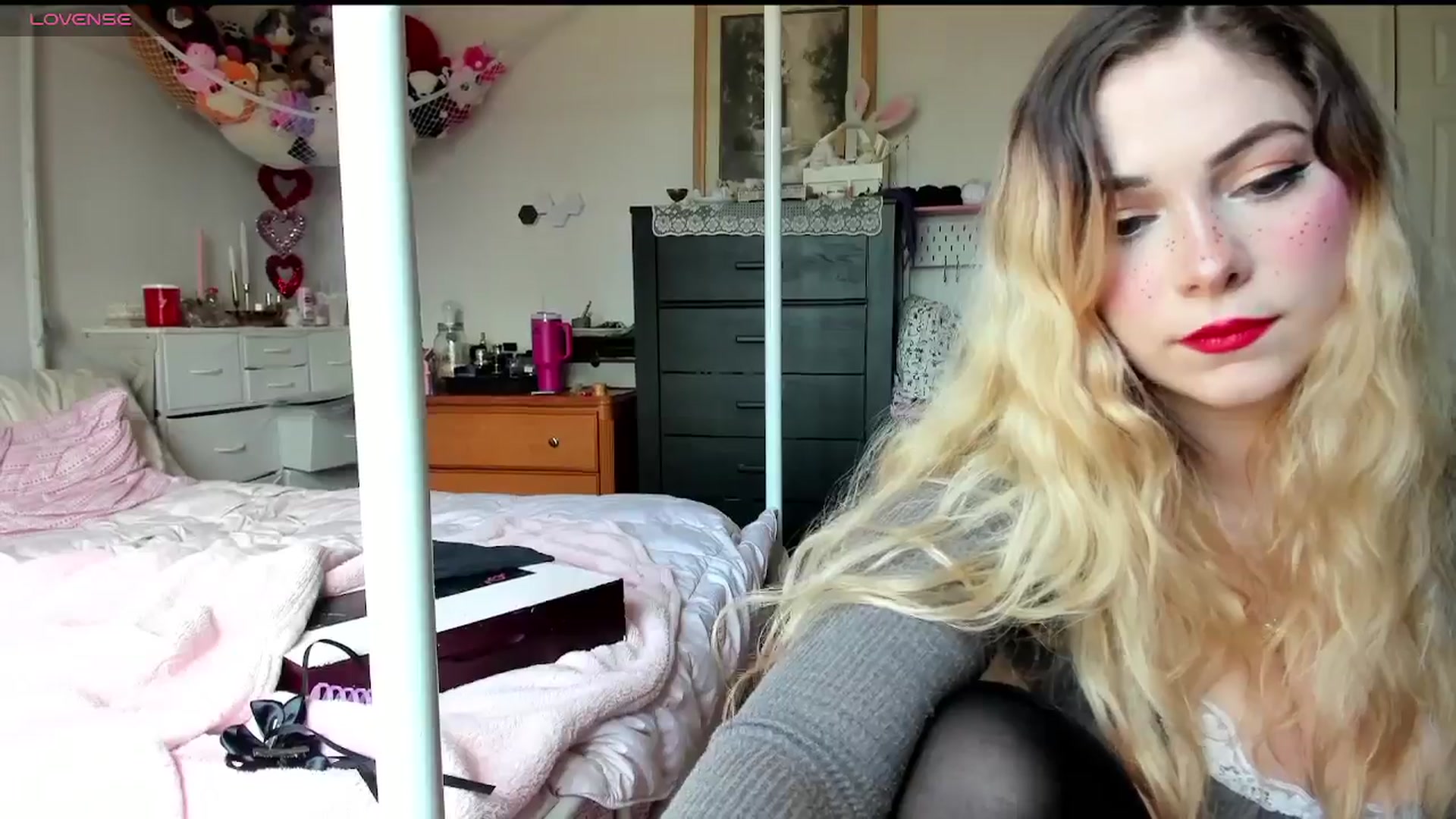 Gallery image thumbnail from lolypopbubble's myfreecams stream on, 02/25/2025, 19:51 image 16 of 20