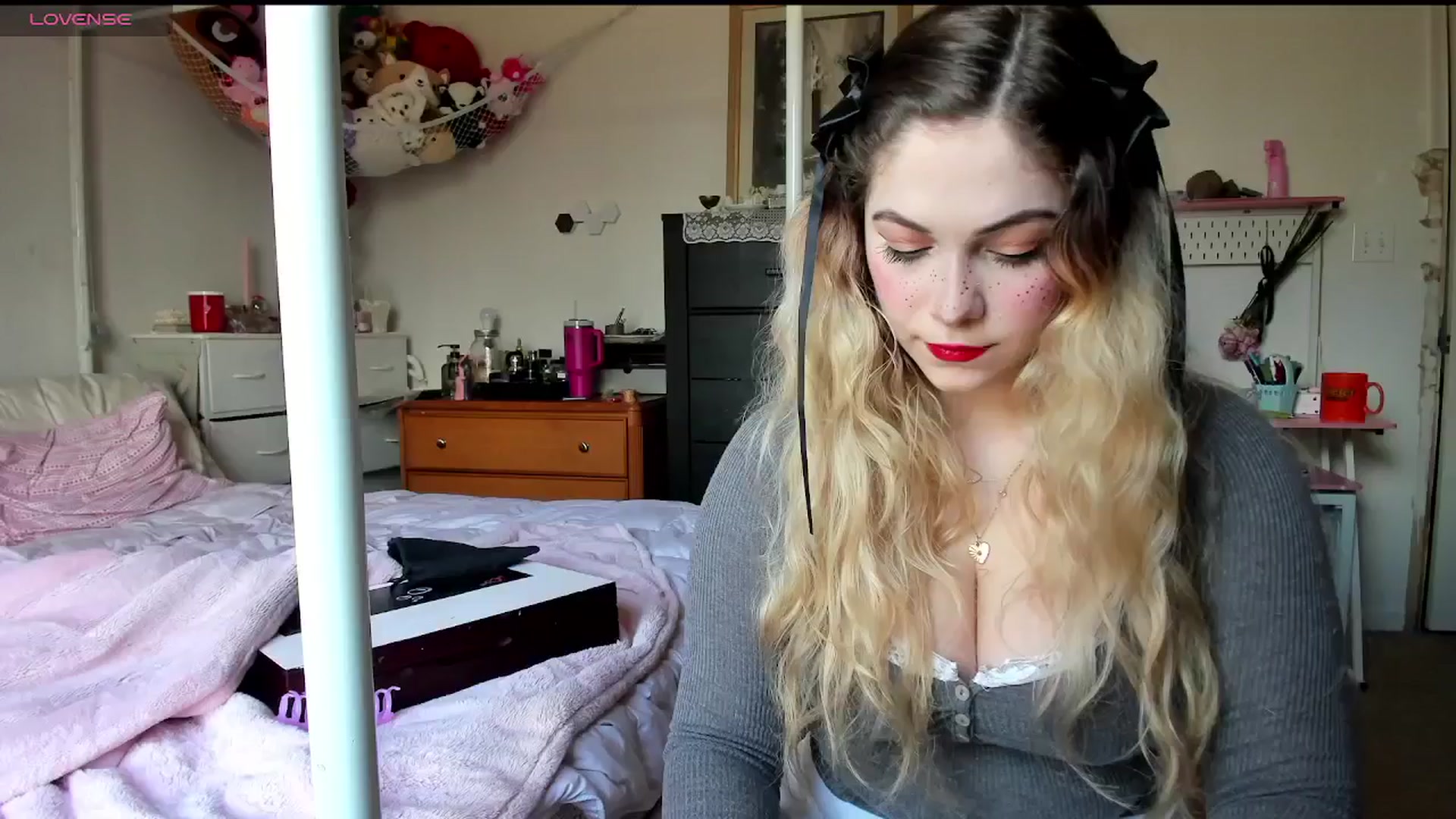 Gallery image thumbnail from lolypopbubble's myfreecams stream on, 02/25/2025, 19:51 image 2 of 20
