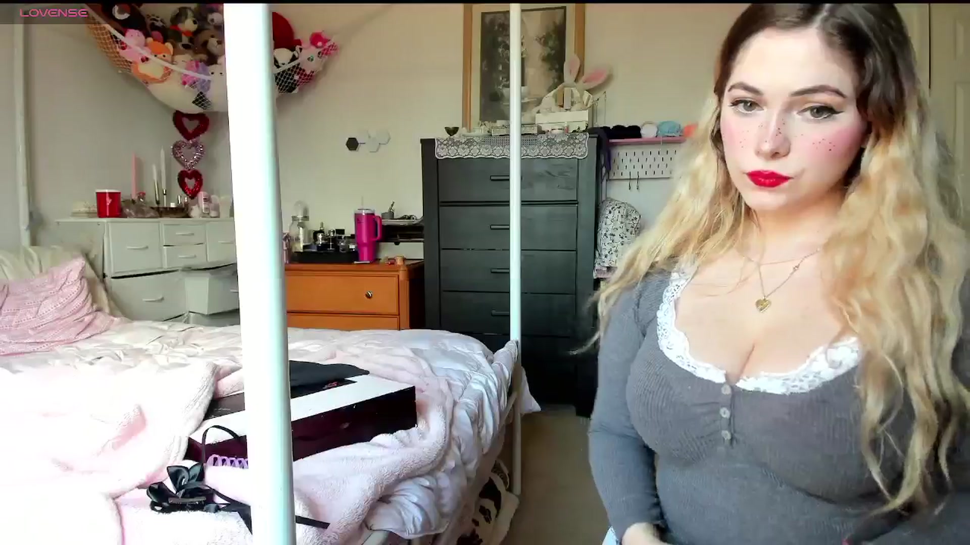 Gallery image thumbnail from lolypopbubble's myfreecams stream on, 02/25/2025, 19:51 image 14 of 20