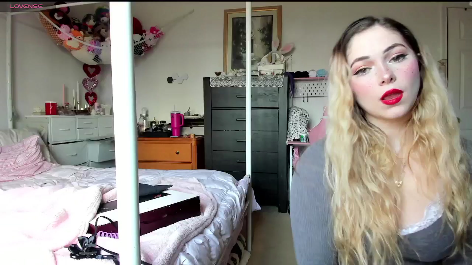 Gallery image thumbnail from lolypopbubble's myfreecams stream on, 02/25/2025, 19:51 image 8 of 20