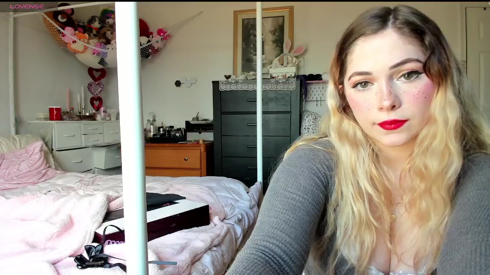 Gallery image thumbnail from lolypopbubble's myfreecams stream on, 02/25/2025, 19:51 image 18 of 20