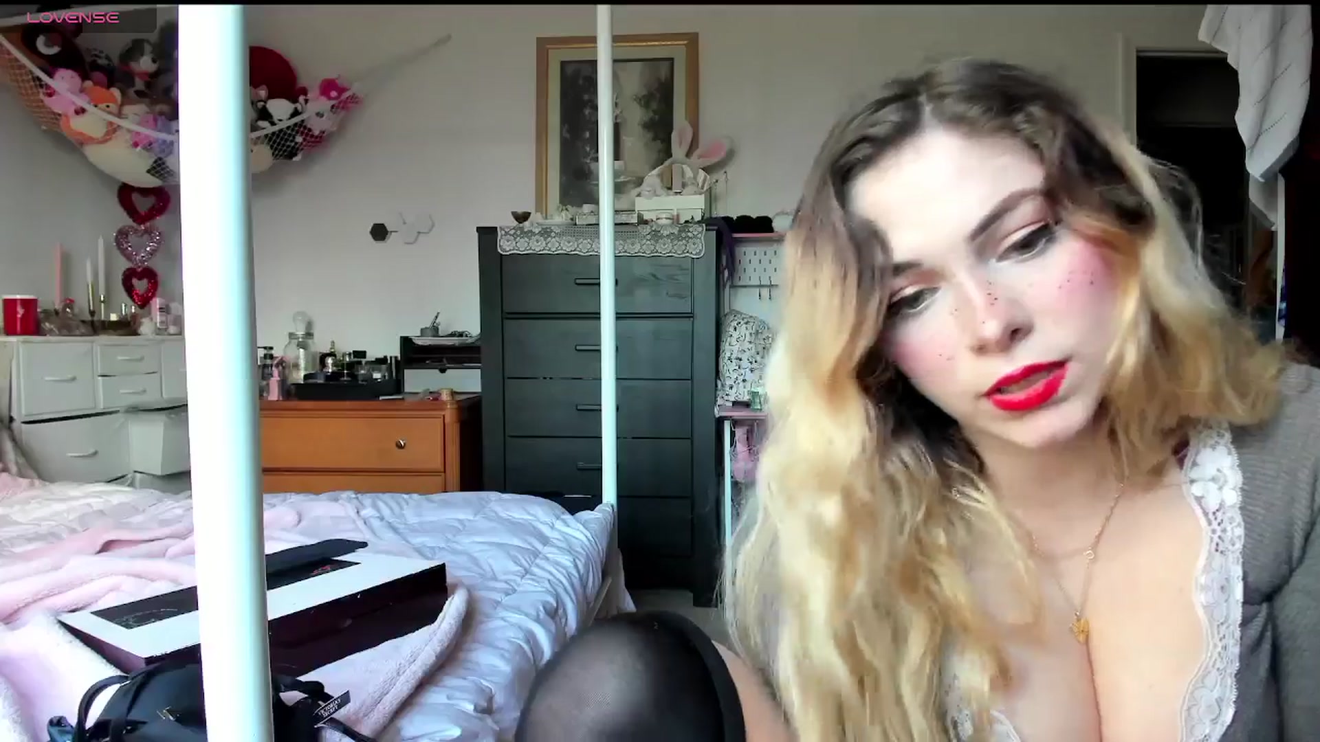 Gallery image thumbnail from lolypopbubble's myfreecams stream on, 02/25/2025, 20:52 image 7 of 20