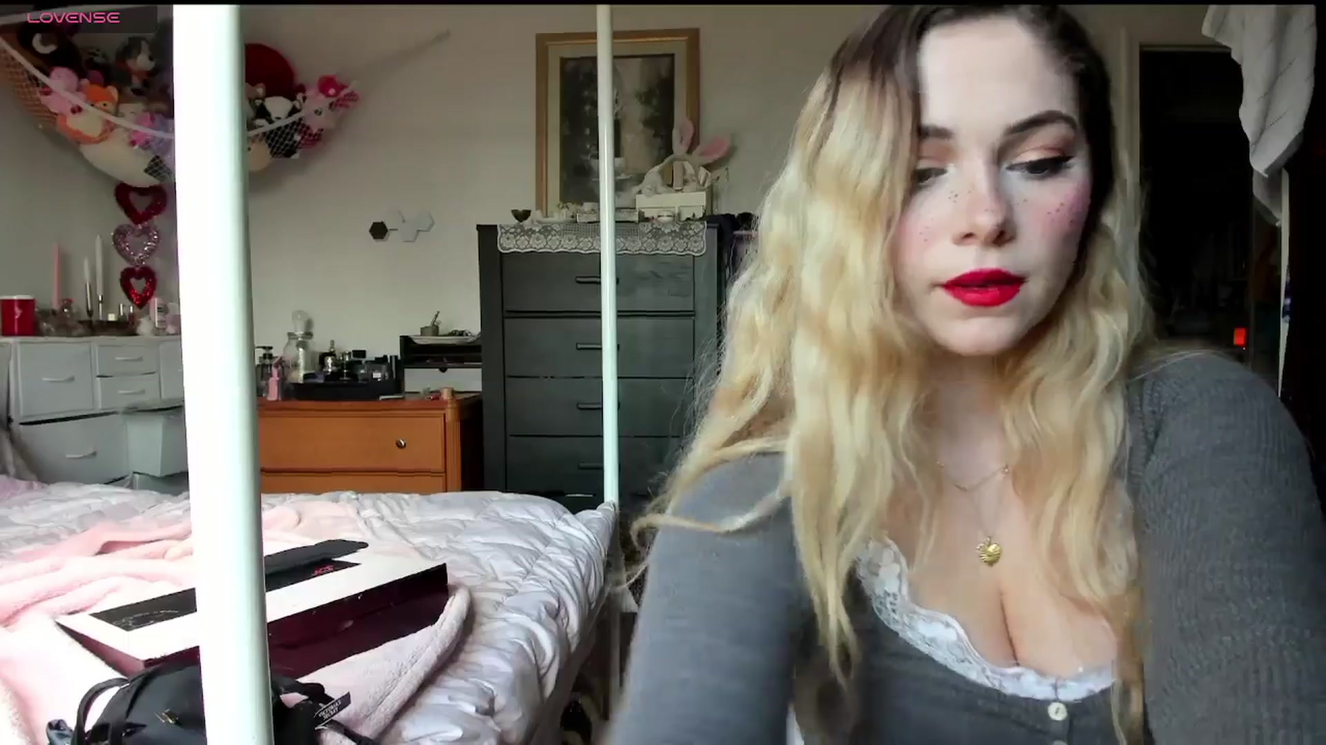 Gallery image thumbnail from lolypopbubble's myfreecams stream on, 02/25/2025, 20:52 image 13 of 20