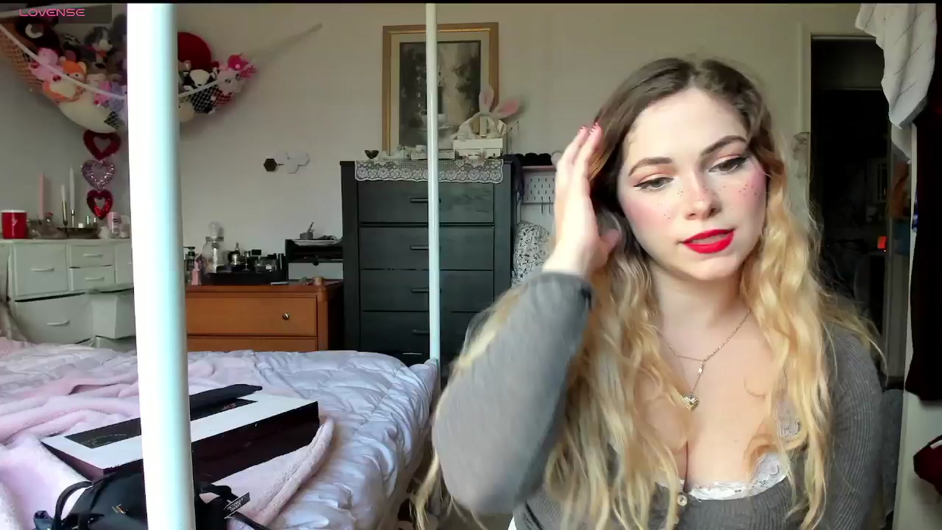 Gallery image thumbnail from lolypopbubble's myfreecams stream on, 02/25/2025, 20:52 image 5 of 20