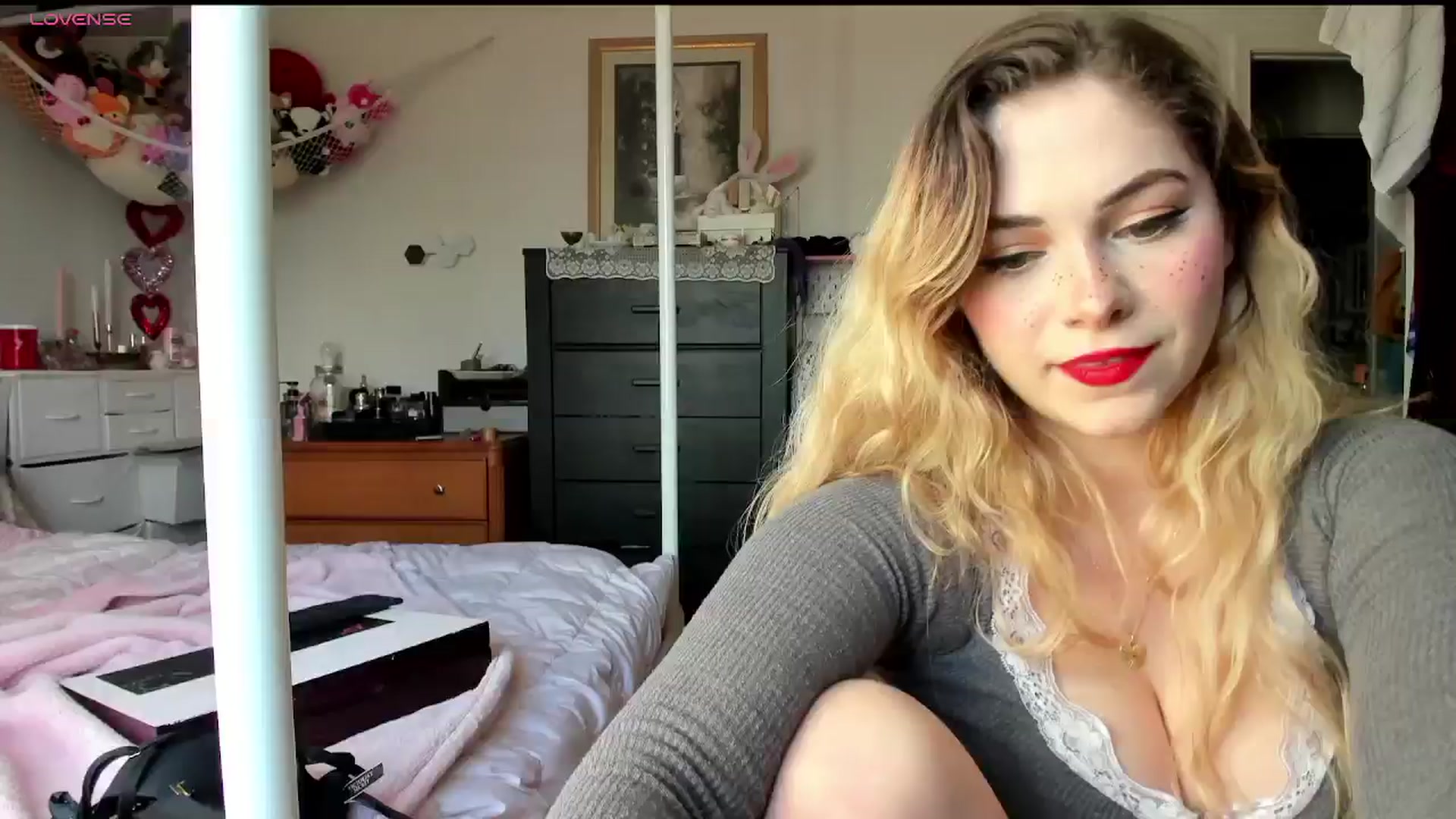 Gallery image thumbnail from lolypopbubble's myfreecams stream on, 02/25/2025, 20:52 image 1 of 20