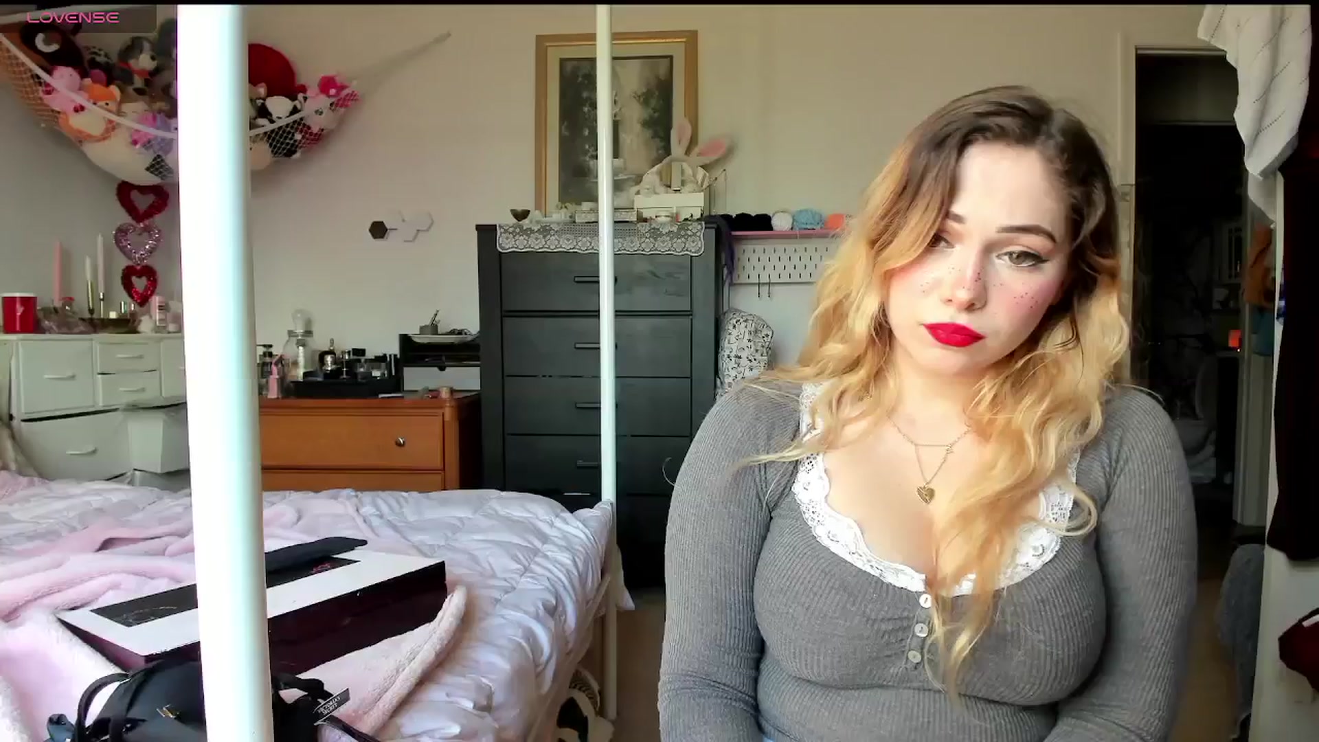 Gallery image thumbnail from lolypopbubble's myfreecams stream on, 02/25/2025, 20:52 image 3 of 20