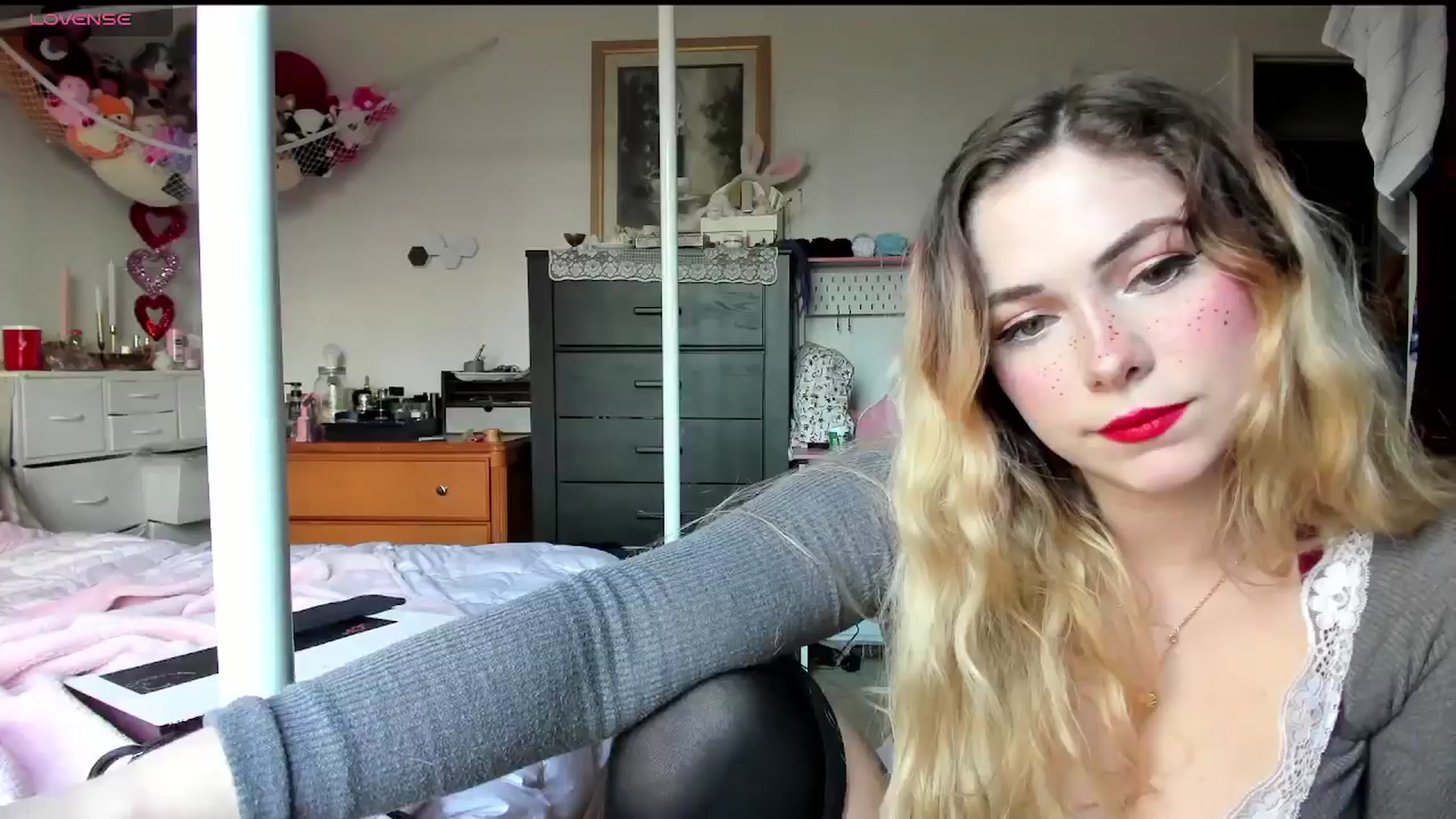Gallery image thumbnail from lolypopbubble's myfreecams stream on, 02/25/2025, 20:52 image 8 of 20