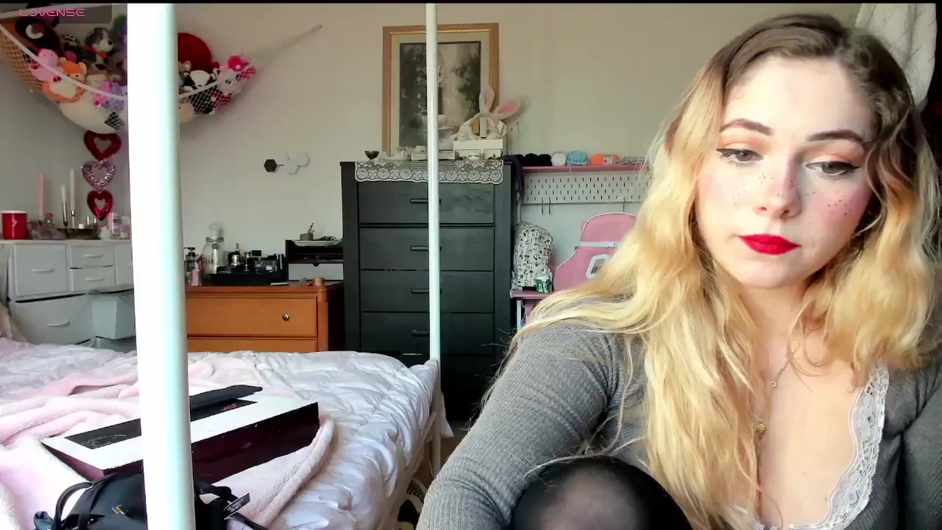 Gallery image thumbnail from lolypopbubble's myfreecams stream on, 02/25/2025, 20:52 image 11 of 20