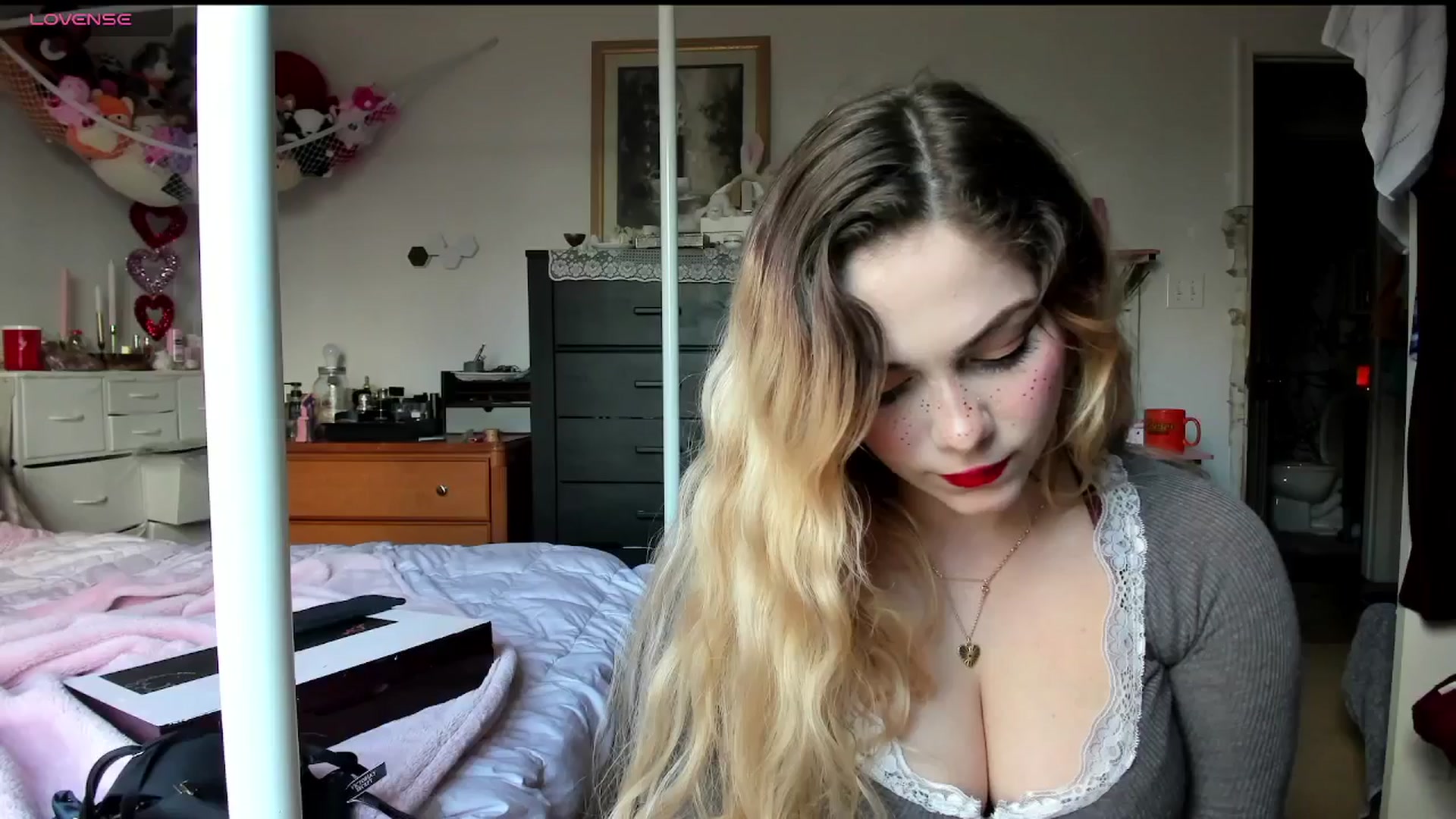 Gallery image thumbnail from lolypopbubble's myfreecams stream on, 02/25/2025, 20:52 image 6 of 20