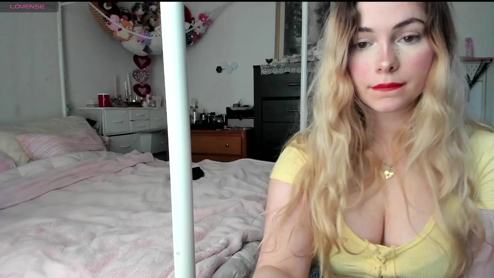 Gallery image thumbnail from lolypopbubble's myfreecams stream on, 02/27/2025, 19:53 image 12 of 20