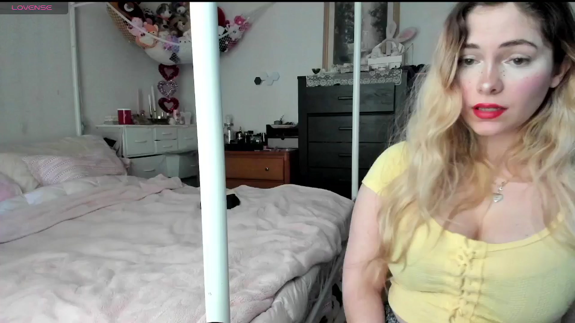 Gallery image thumbnail from lolypopbubble's myfreecams stream on, 02/27/2025, 19:53 image 4 of 20