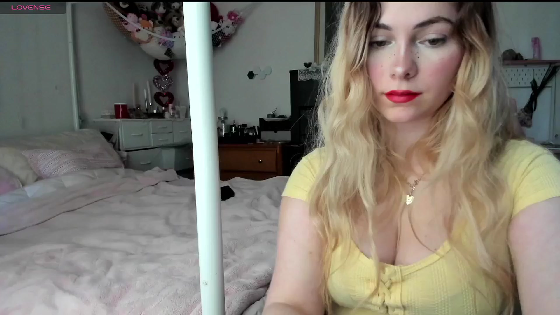 Gallery image thumbnail from lolypopbubble's myfreecams stream on, 02/27/2025, 19:53 image 6 of 20