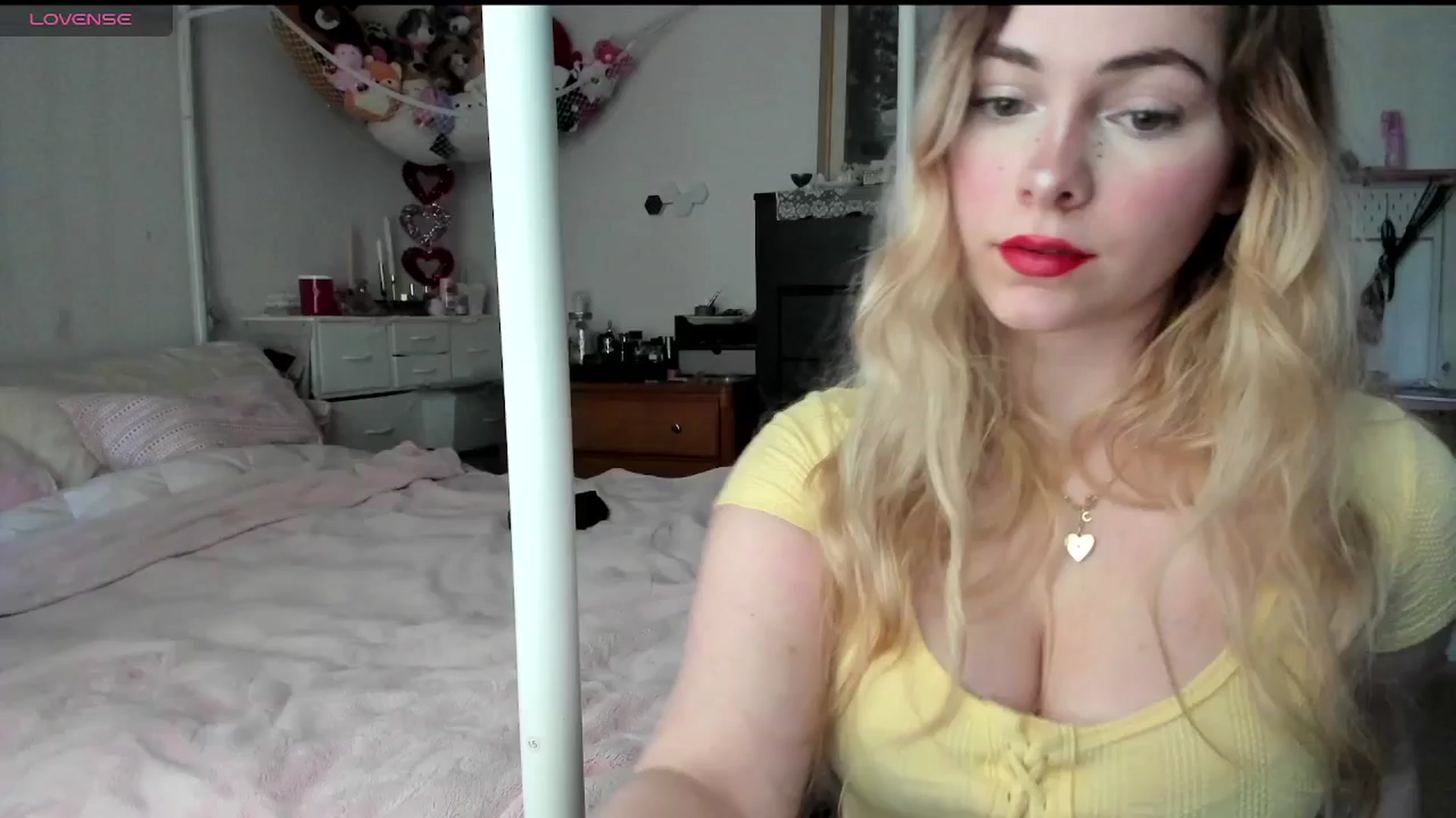 Gallery image thumbnail from lolypopbubble's myfreecams stream on, 02/27/2025, 19:53 image 5 of 20