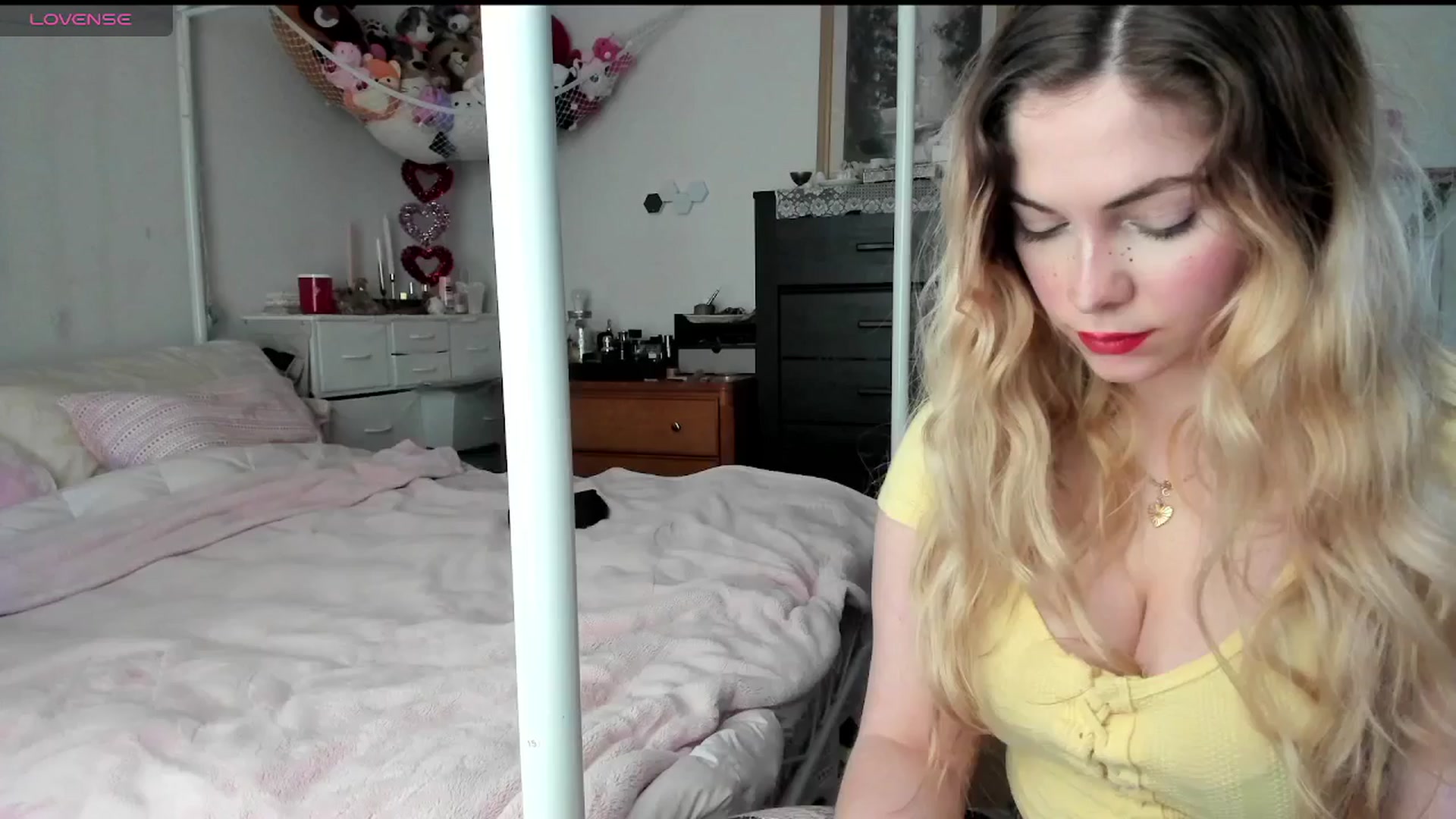 Gallery image thumbnail from lolypopbubble's myfreecams stream on, 02/27/2025, 19:53 image 9 of 20
