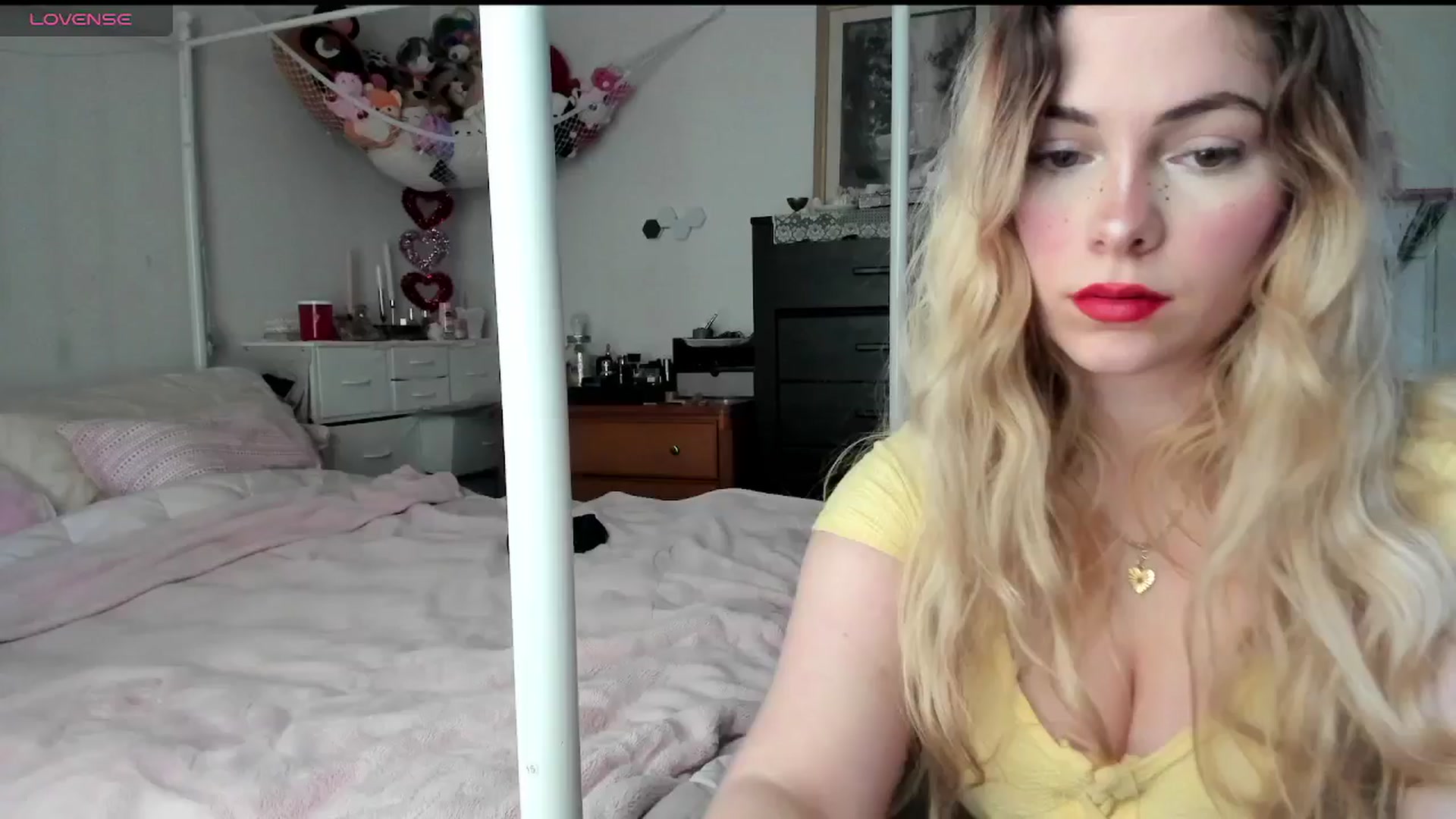 Gallery image thumbnail from lolypopbubble's myfreecams stream on, 02/27/2025, 19:53 image 10 of 20