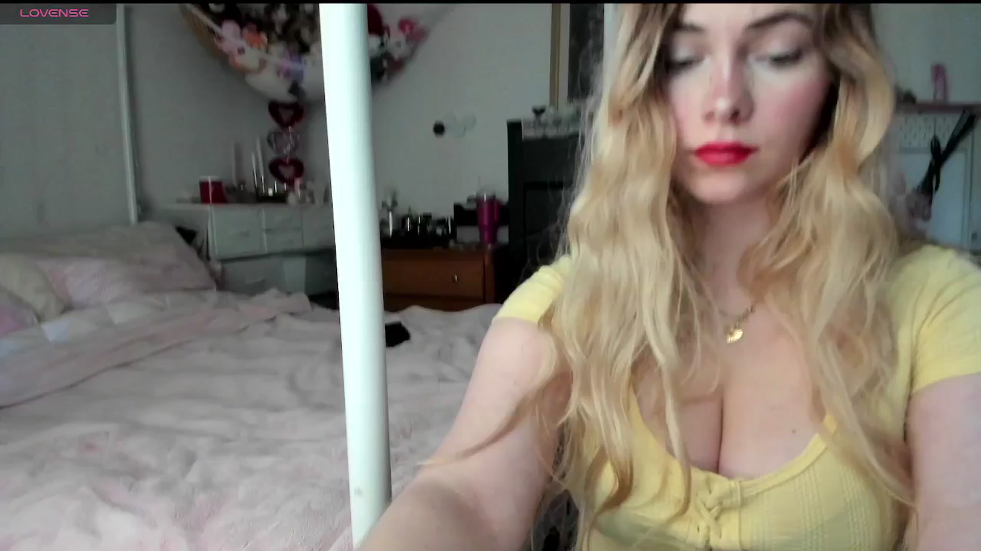Gallery image thumbnail from lolypopbubble's myfreecams stream on, 02/27/2025, 19:53 image 3 of 20