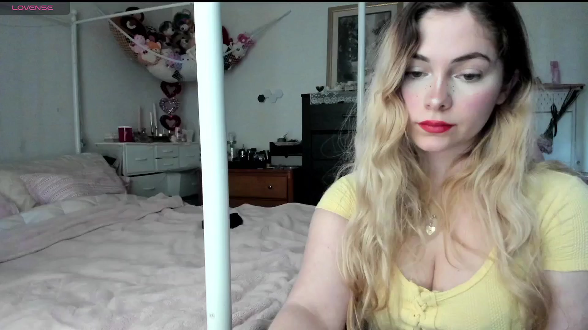 Gallery image thumbnail from lolypopbubble's myfreecams stream on, 02/27/2025, 19:53 image 20 of 20