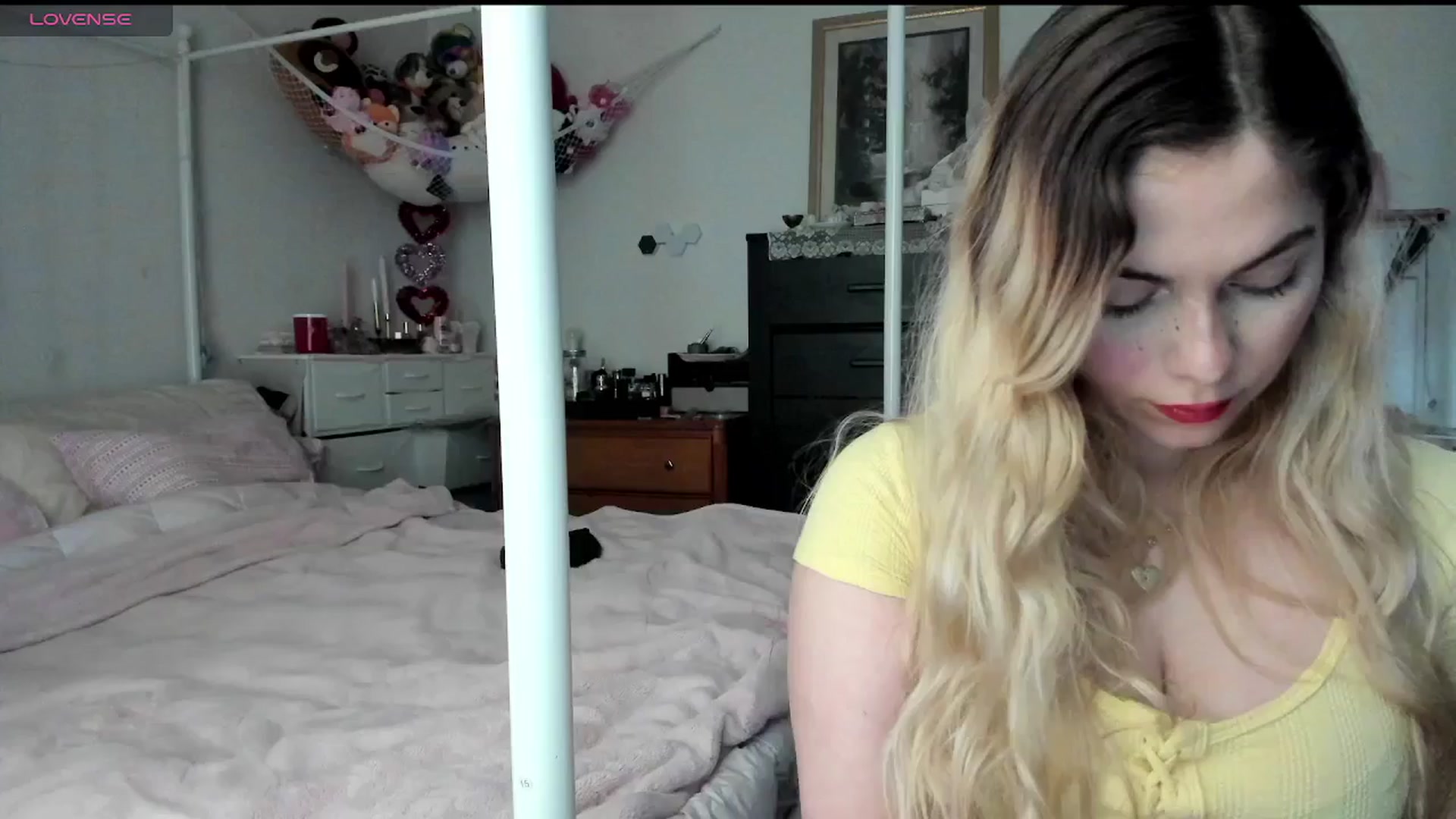 Gallery image thumbnail from lolypopbubble's myfreecams stream on, 02/27/2025, 19:53 image 19 of 20