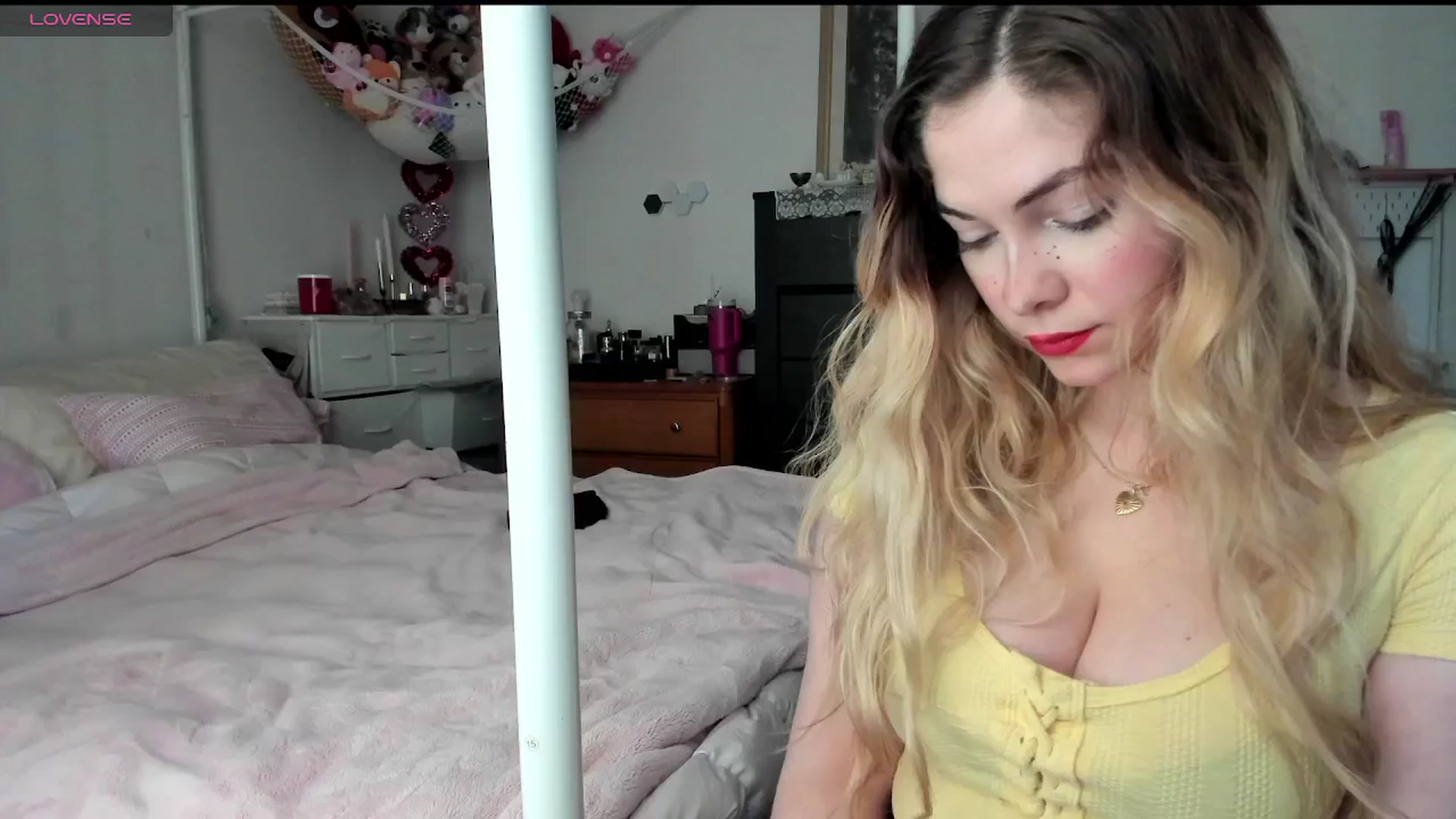 Gallery image thumbnail from lolypopbubble's myfreecams stream on, 02/27/2025, 19:53 image 2 of 20