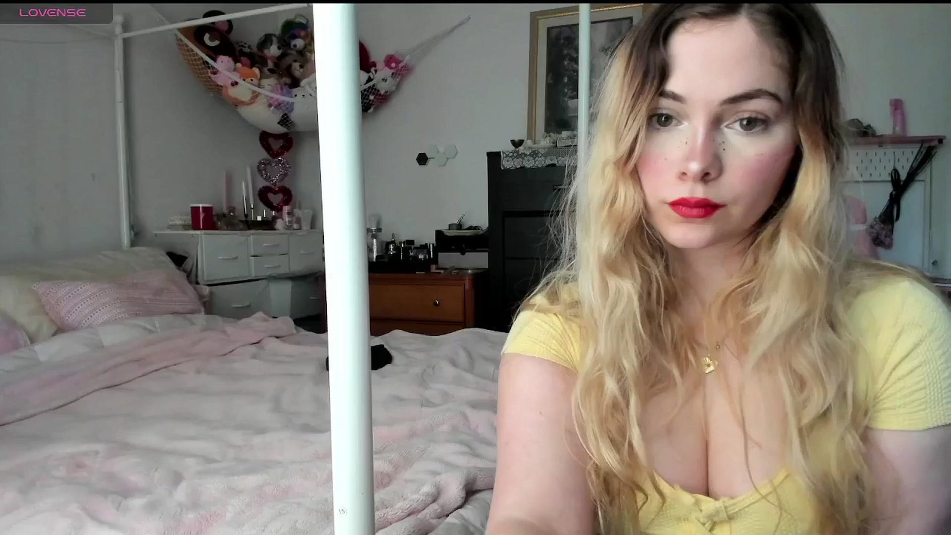 Gallery image thumbnail from lolypopbubble's myfreecams stream on, 02/27/2025, 19:53 image 14 of 20