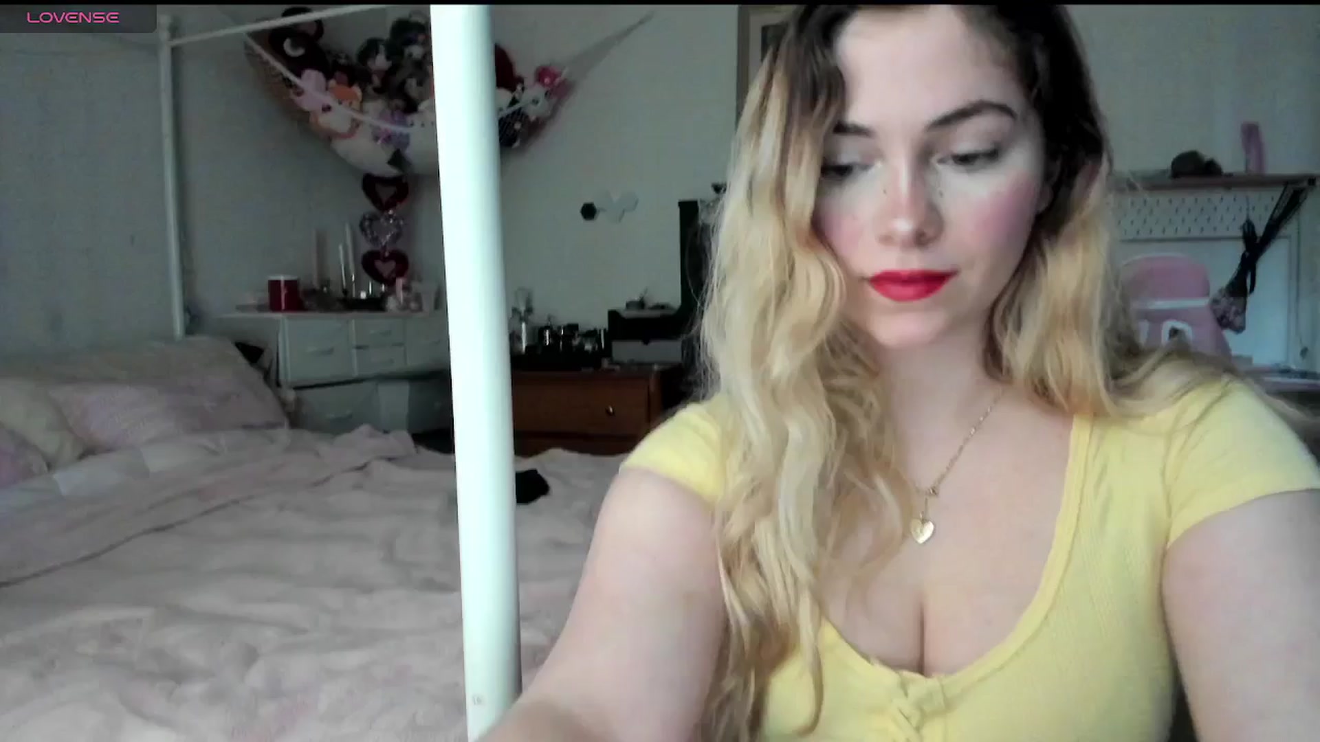 Gallery image thumbnail from lolypopbubble's myfreecams stream on, 02/27/2025, 20:18 image 1 of 20