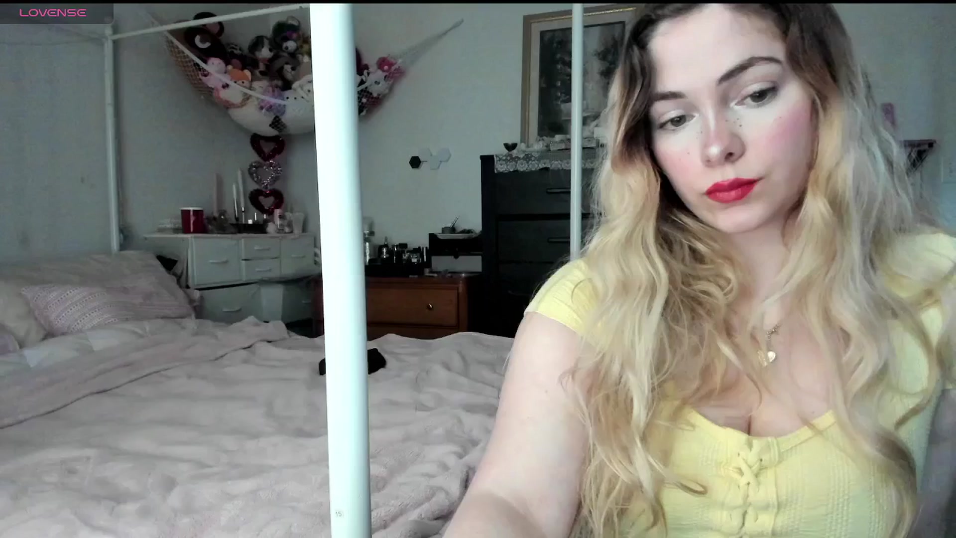Gallery image thumbnail from lolypopbubble's myfreecams stream on, 02/27/2025, 20:18 image 11 of 20