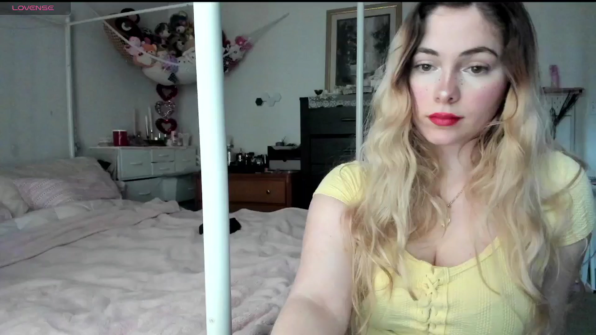 Gallery image thumbnail from lolypopbubble's myfreecams stream on, 02/27/2025, 20:18 image 13 of 20