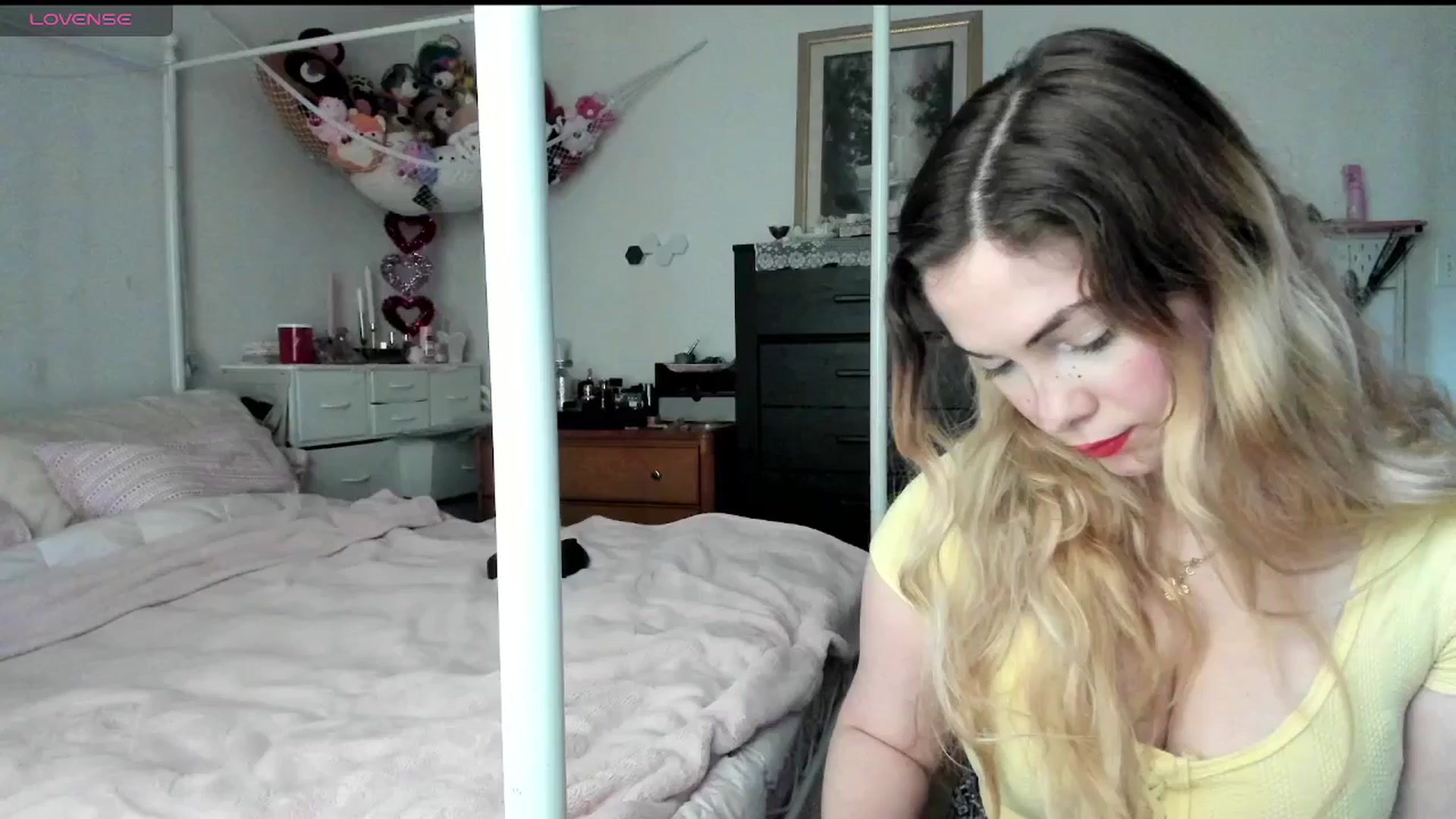 Gallery image thumbnail from lolypopbubble's myfreecams stream on, 02/27/2025, 20:18 image 20 of 20