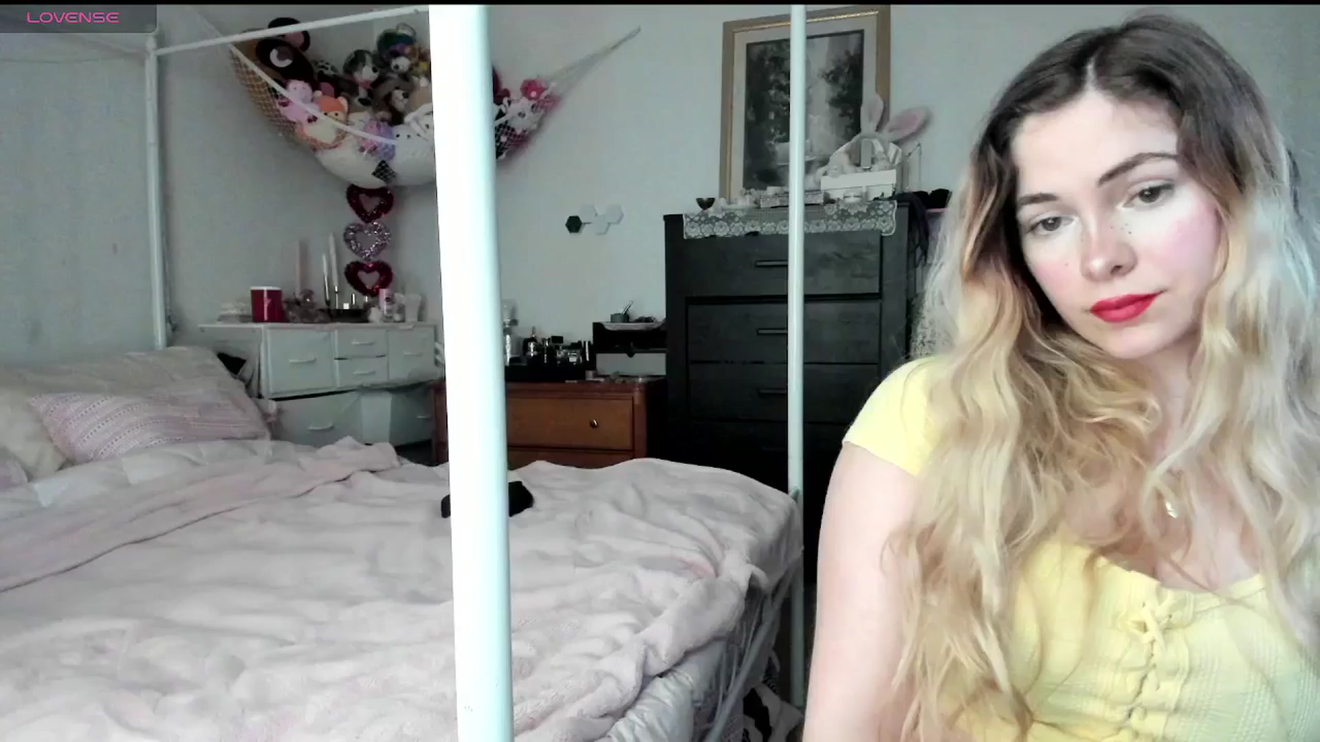 Gallery image thumbnail from lolypopbubble's myfreecams stream on, 02/27/2025, 20:18 image 14 of 20